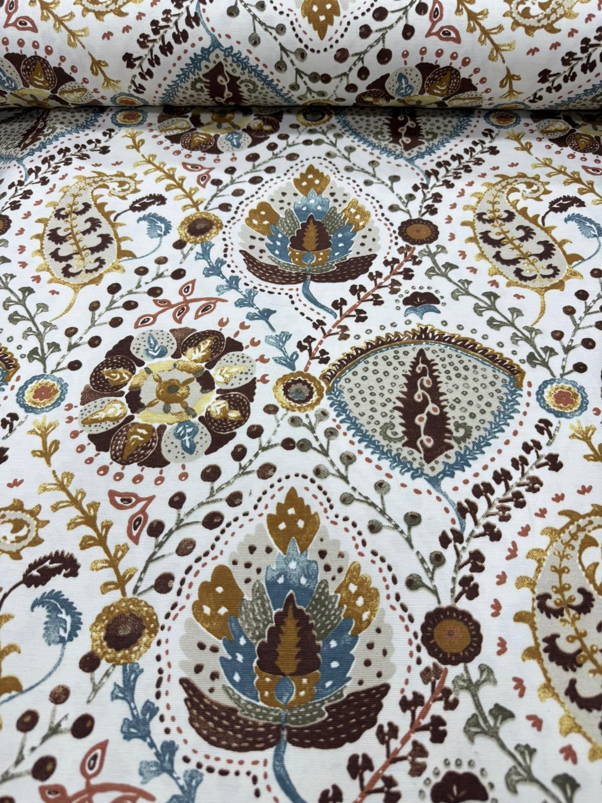 BEYAZ ZEMİNE KARIŞIK DESEN 2