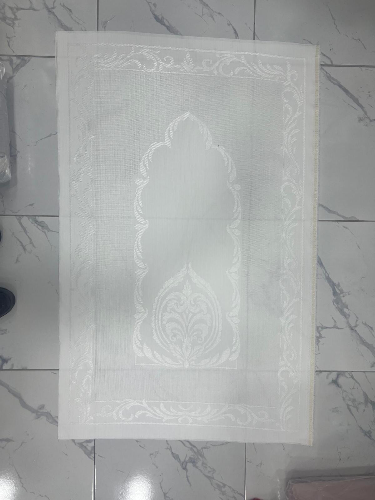 BEYAZ İŞLEMELİ SECCADE