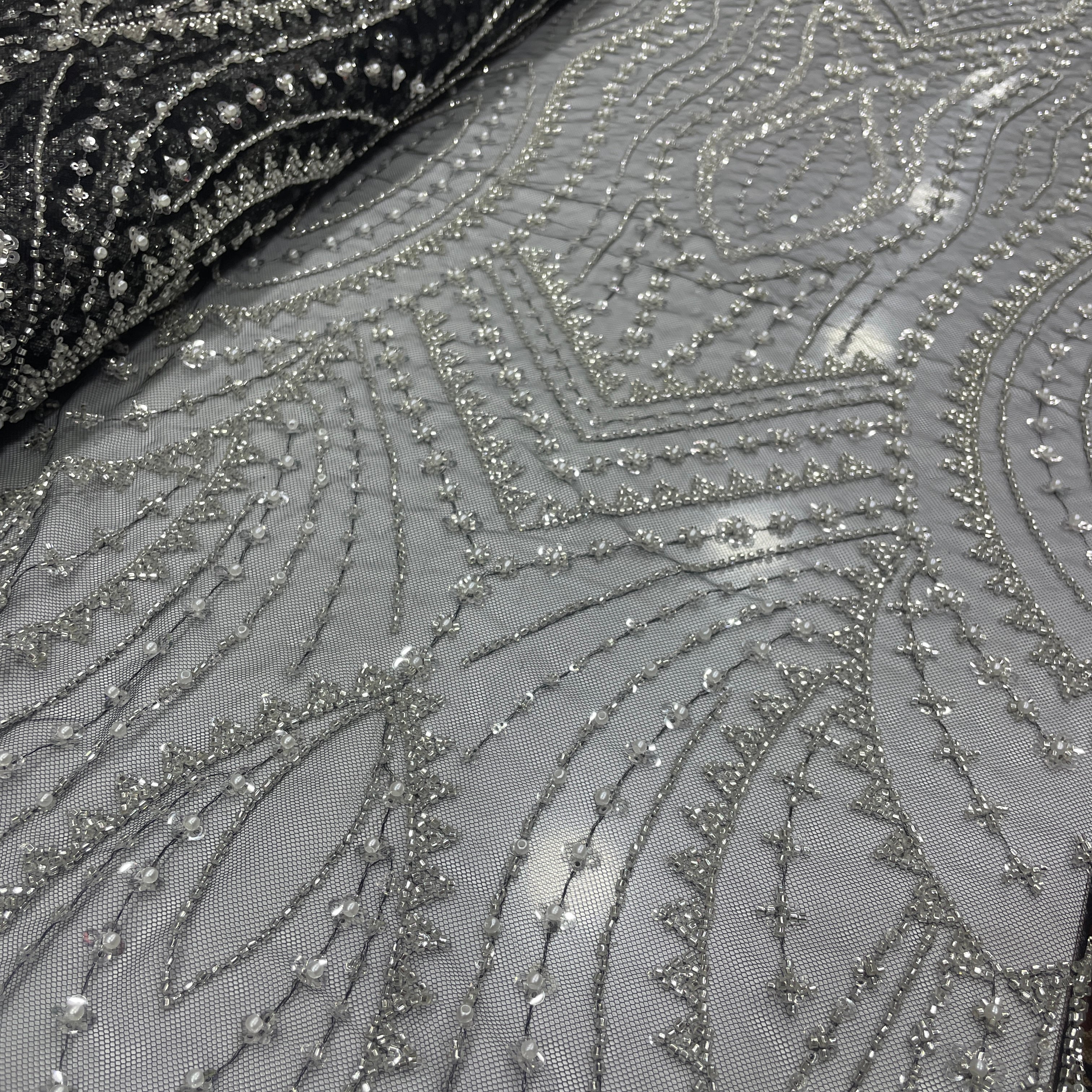 Armoni Boncuk İşlemeli Metrelik Dantel Kumaş - Siyaha Gümüş İşleme