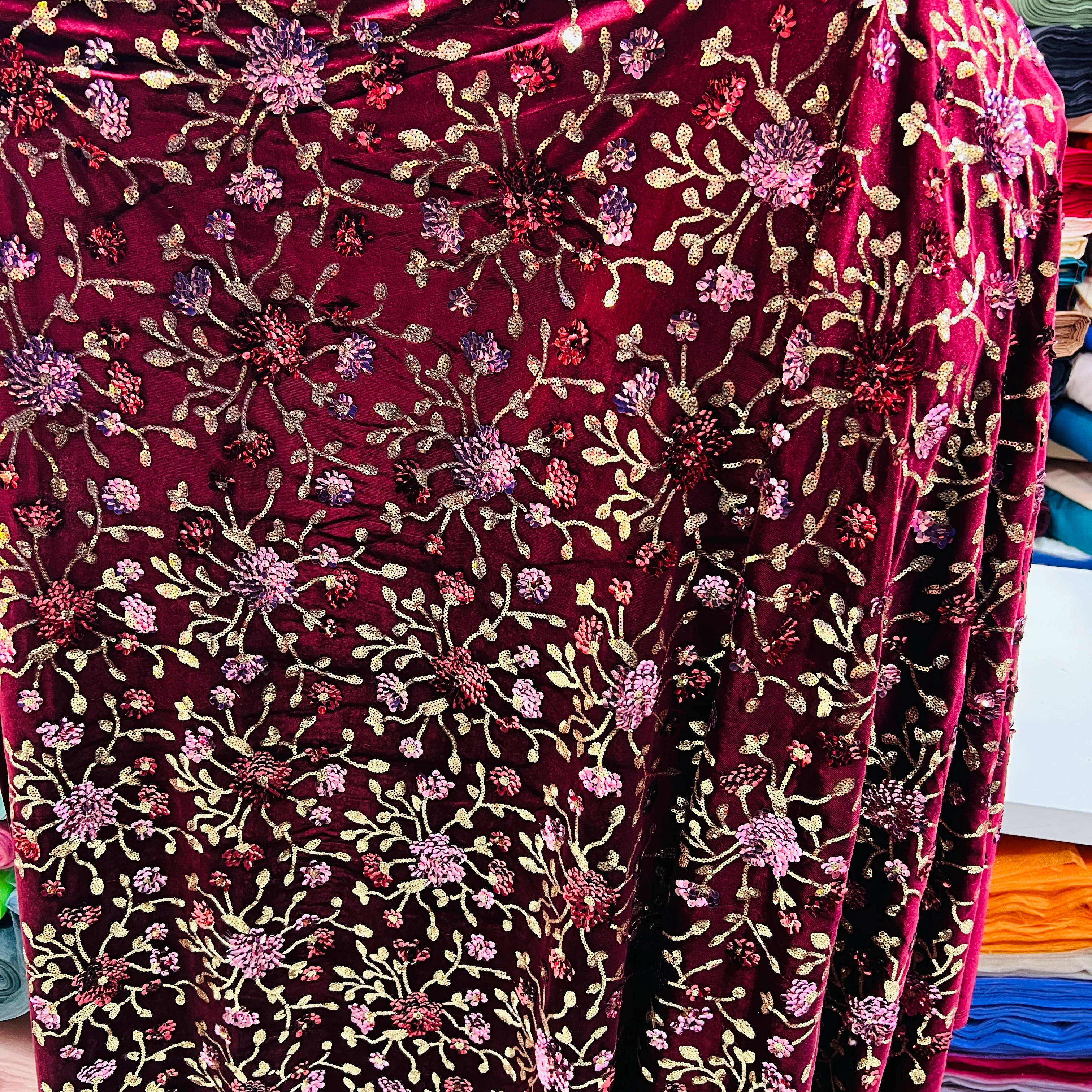 Bordo Nakışlı İşlemeli İpek Kadife Kumaş