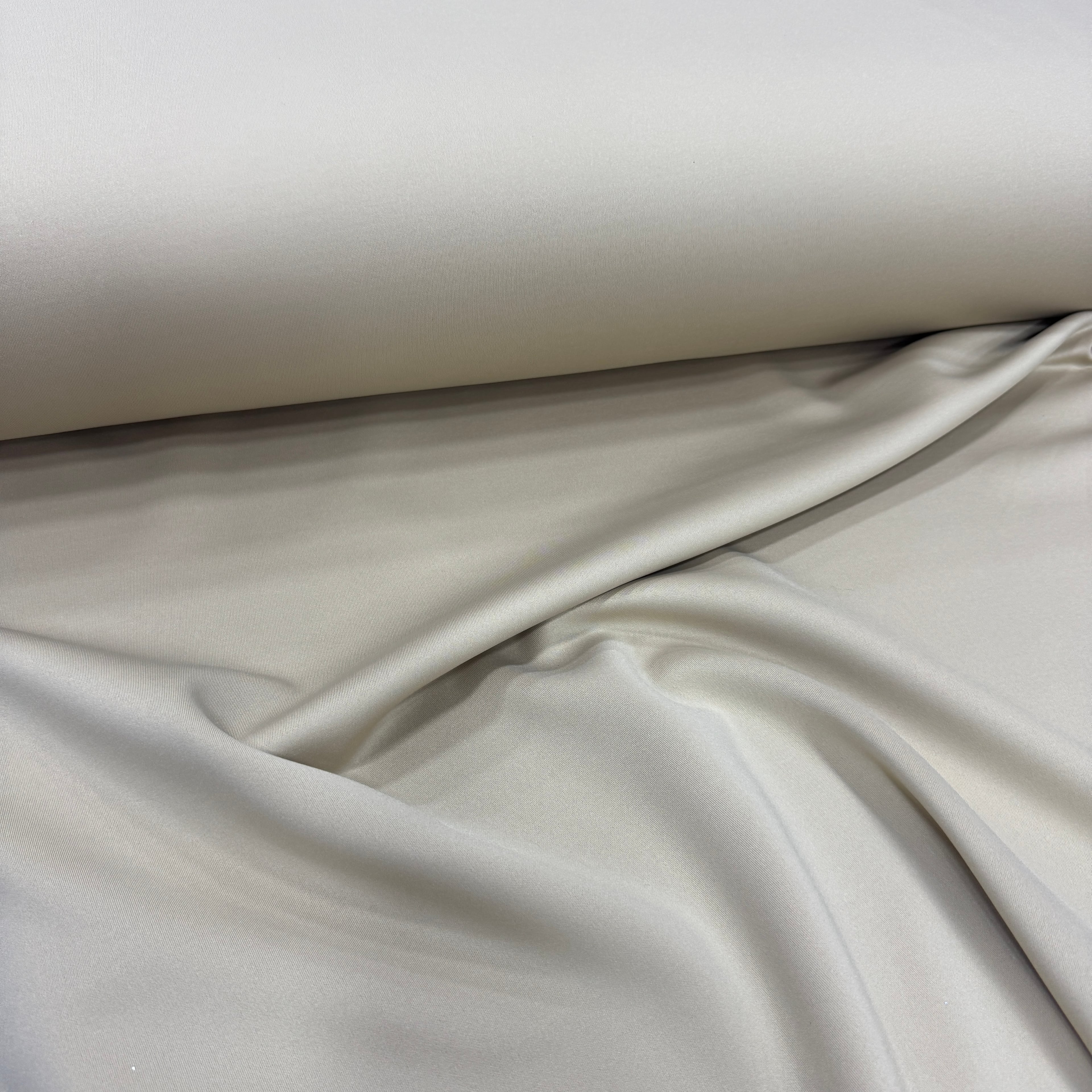 Kum Beji Oysho Kumaş | Esnek ve Rahat Sporcu Kıyafetleri – Tayt Kumaşı