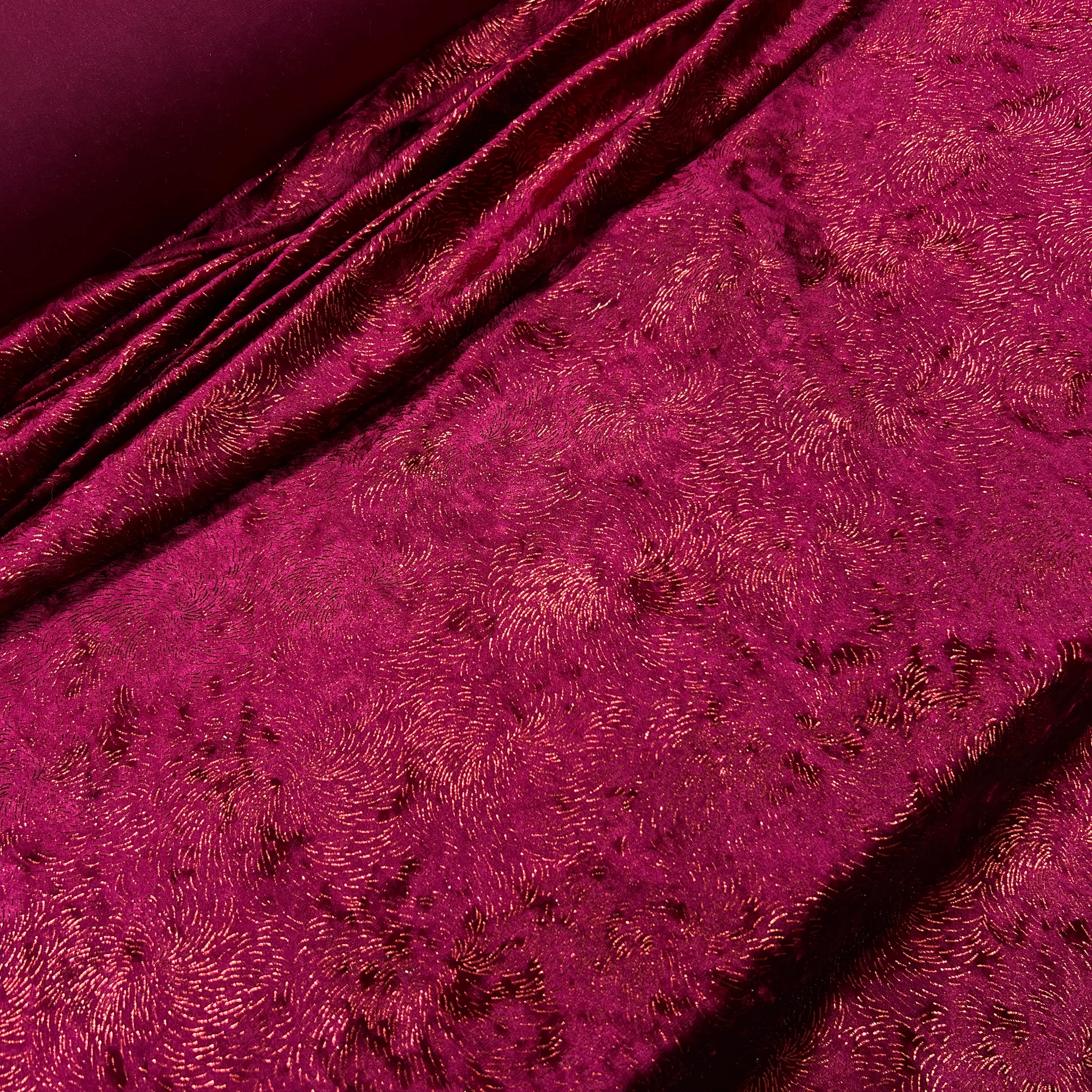 Bordo Jakarlı İpek Kadife Kumaş