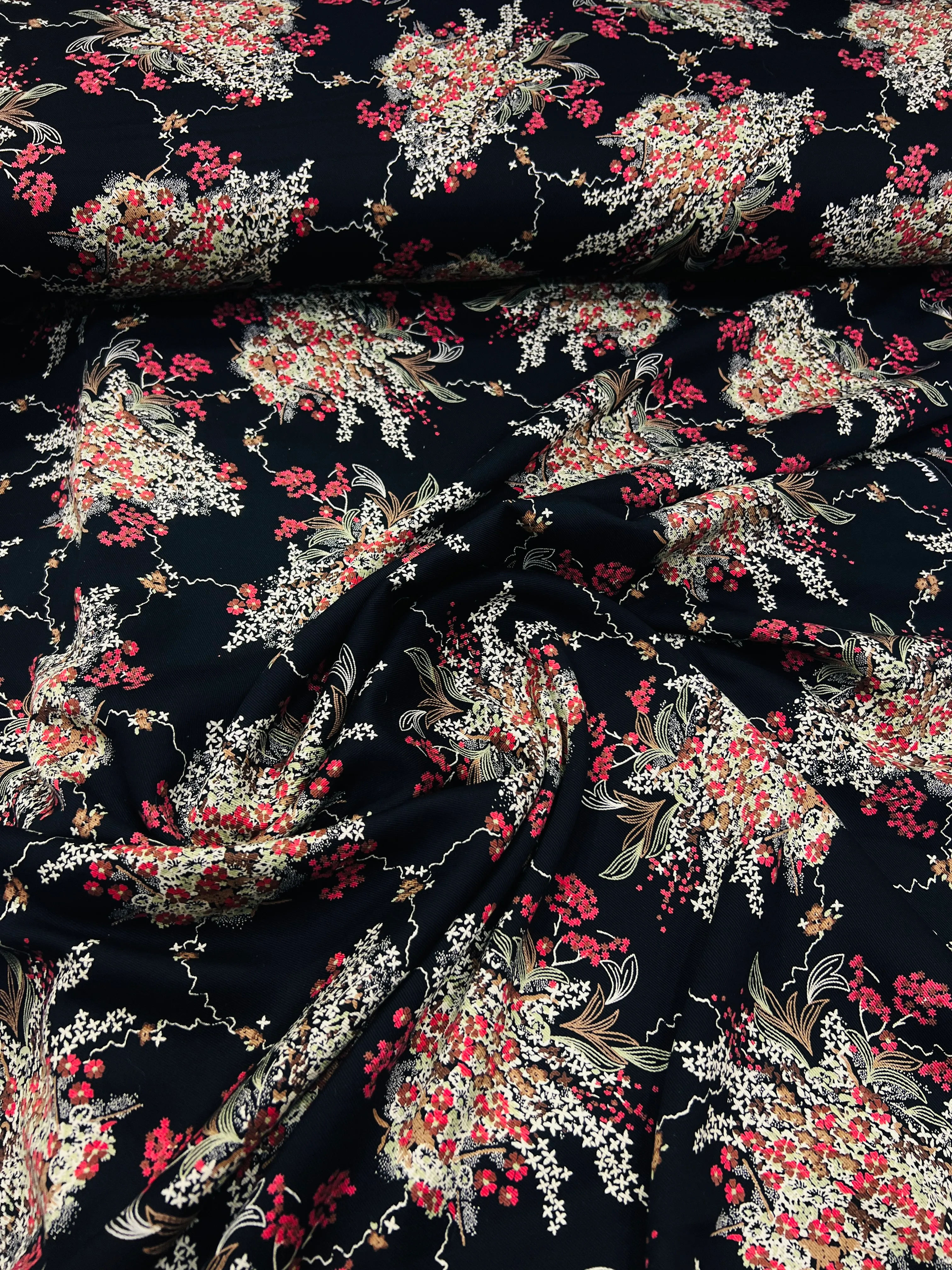 SİYAH KIRMIZI ÇİÇEKLİ