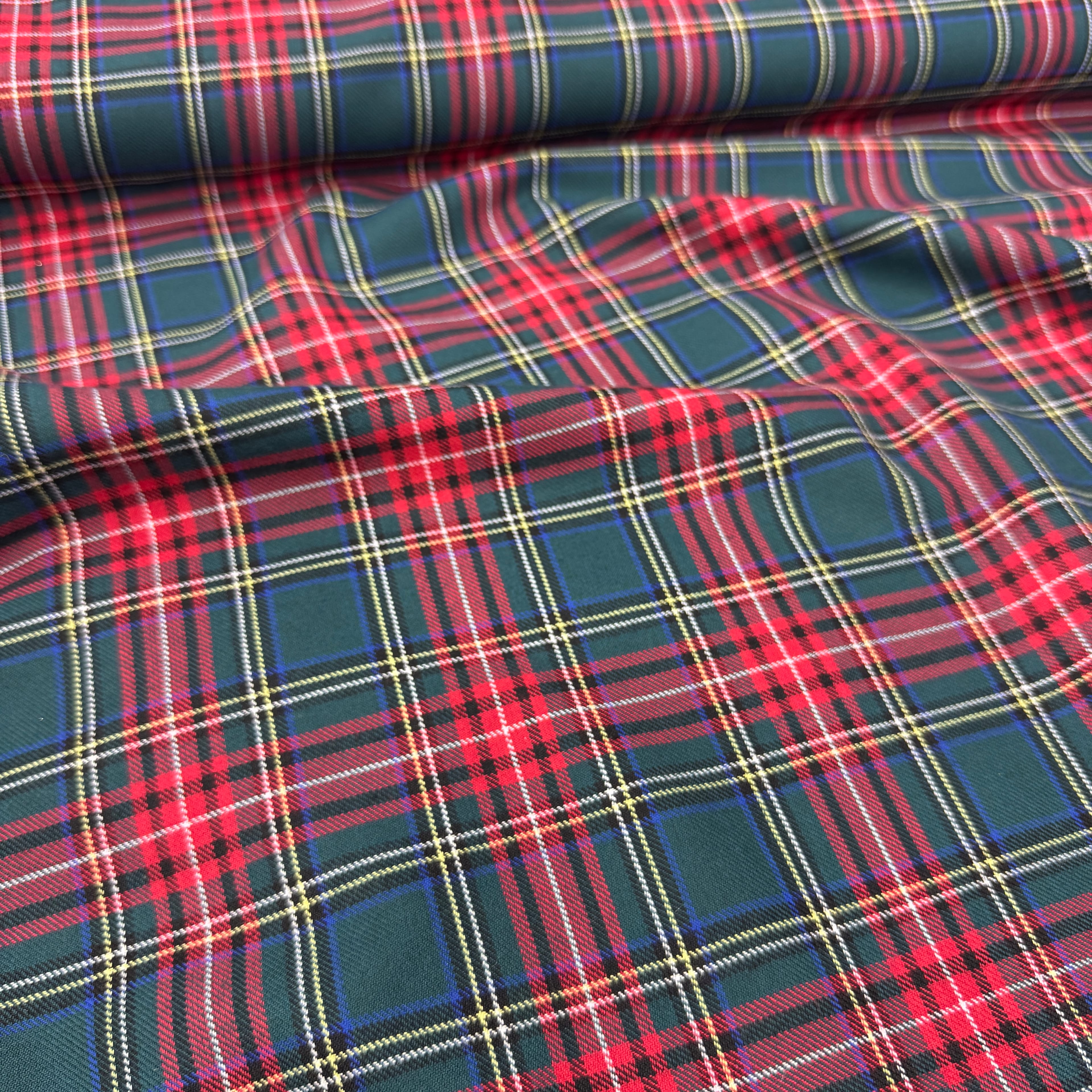 Yeşil Zemin Kırmızı Ekose Kumaş