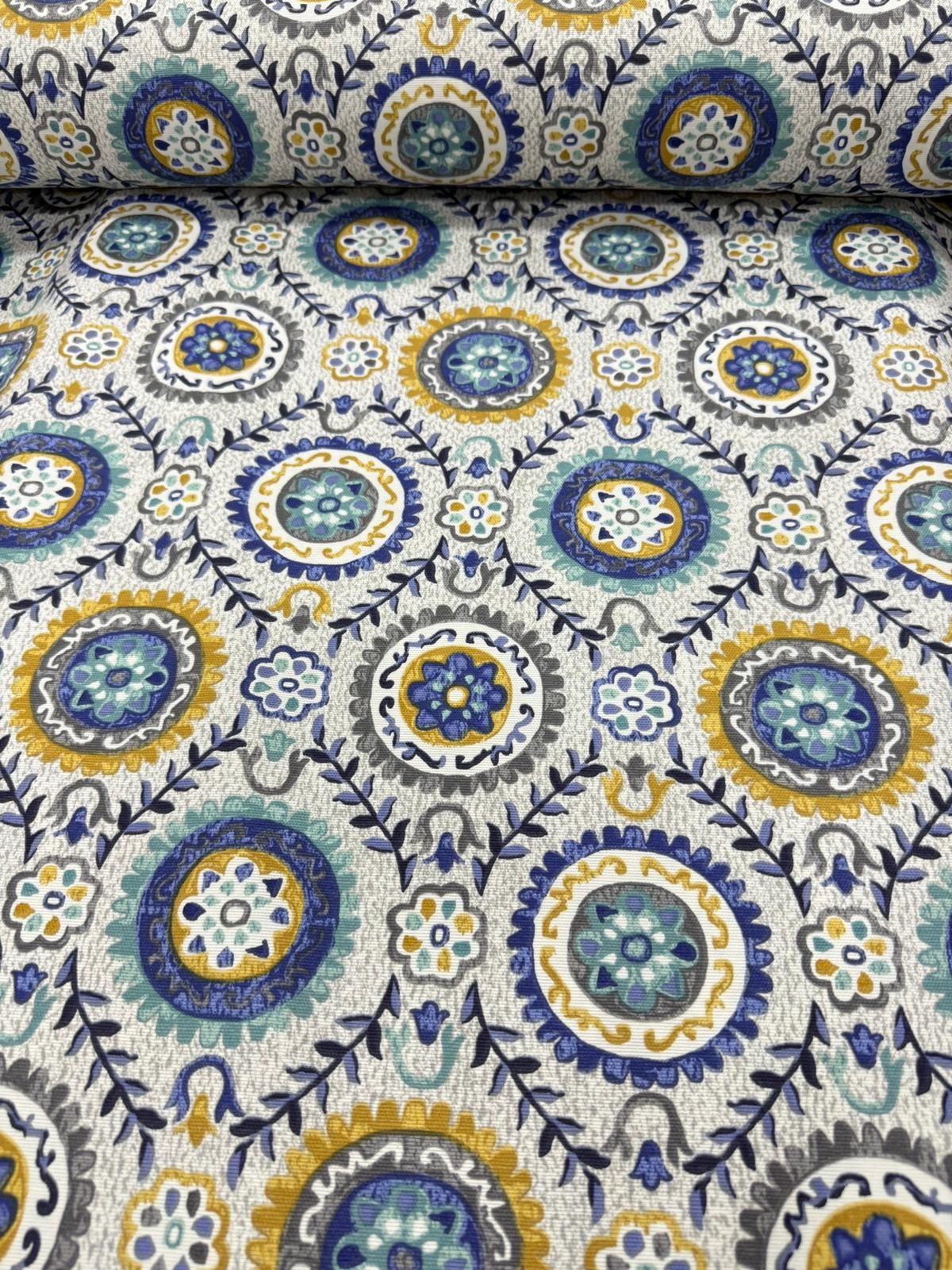 BEYAZ ZEMİNE KARIŞIK DESEN 4