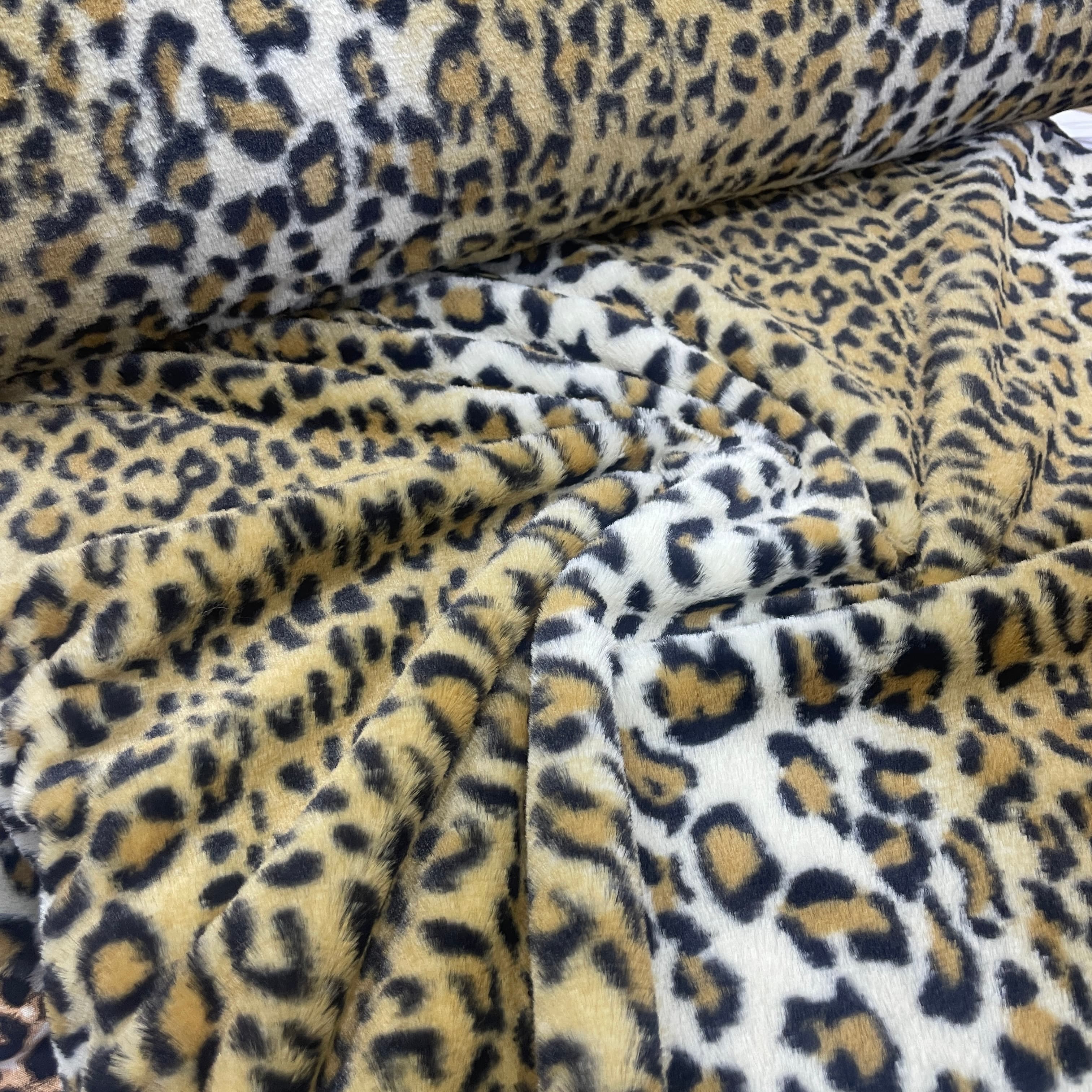 Leopar Desenli Peluş Dolgulu Kumaş
