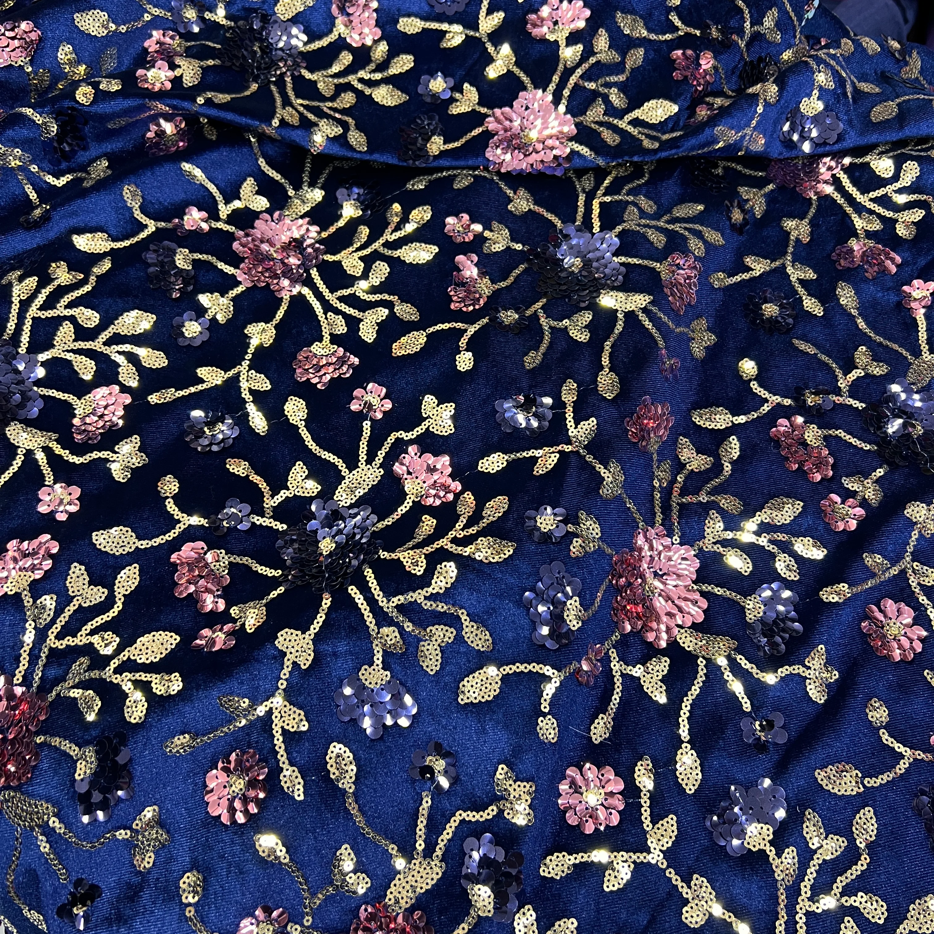 Saks Mavi Nakışlı İşlemeli İpek Kadife Kumaş