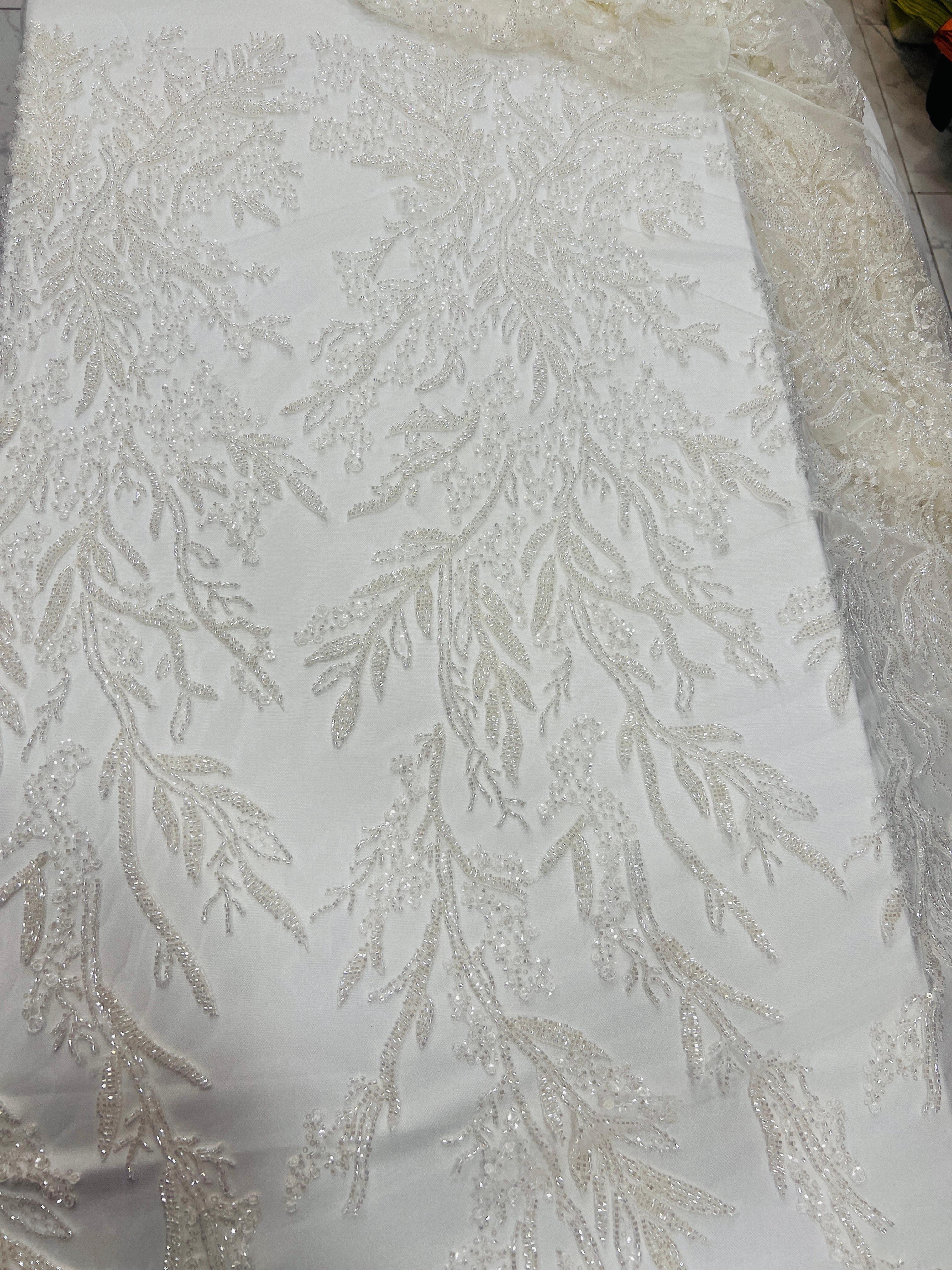 AĞIR TAŞLI DANTEL KUMAŞ - DALLI YAPRAKLI DANTEL KUMAŞ