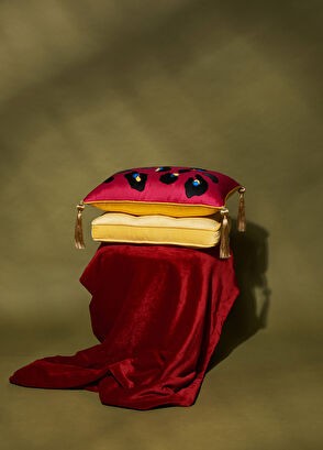 Leopar Pembe El Boyaması İpek Yastık