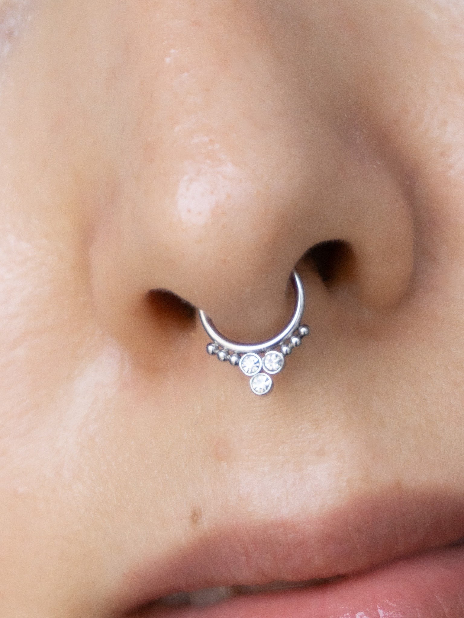 Çapraz 3 Taşlı Çelik Septum Sıkıştırma Piercing