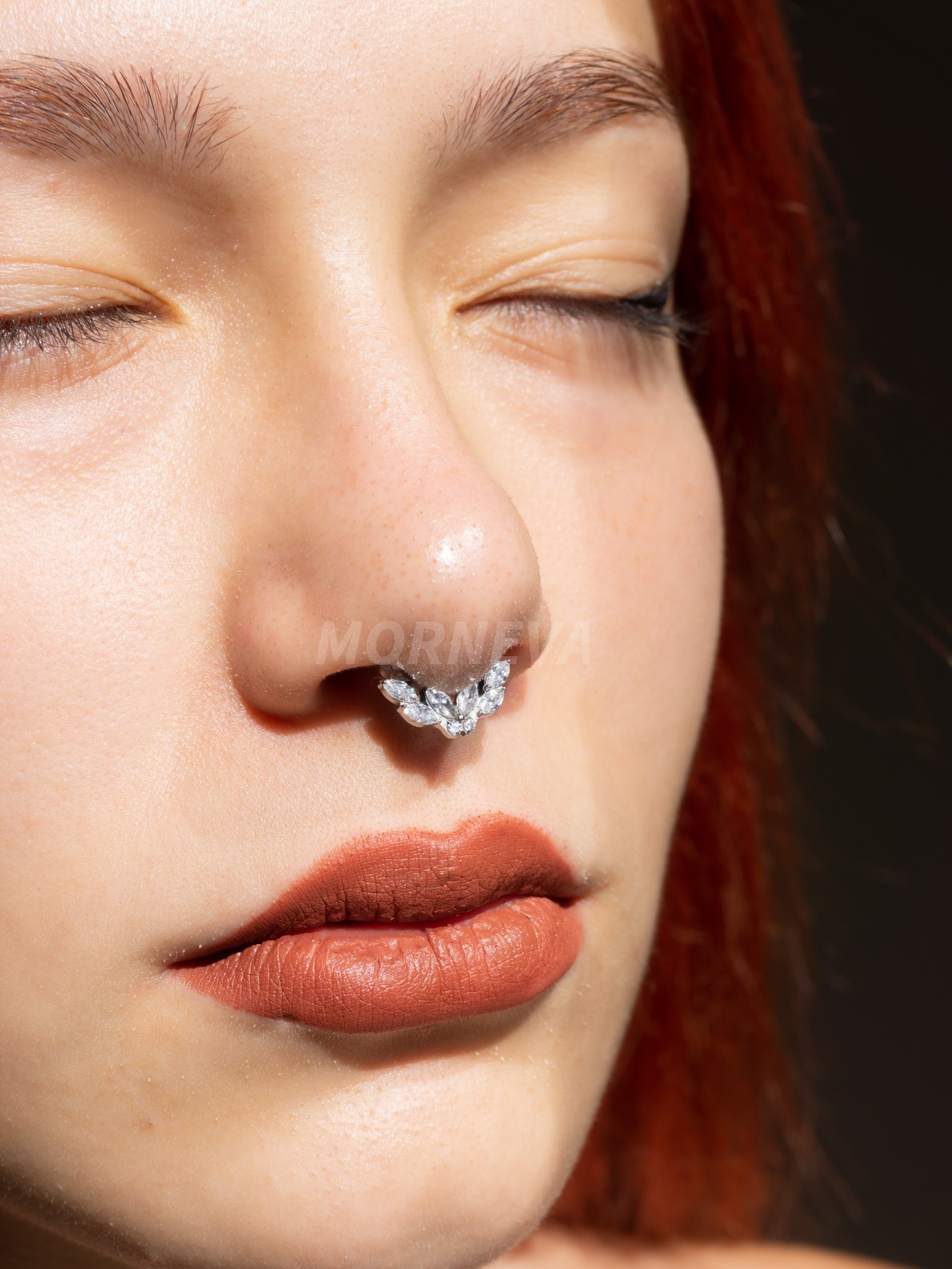 Titanyum Kelebek Kristaller Kilitli Halka Daith Septum Burun Piercingi