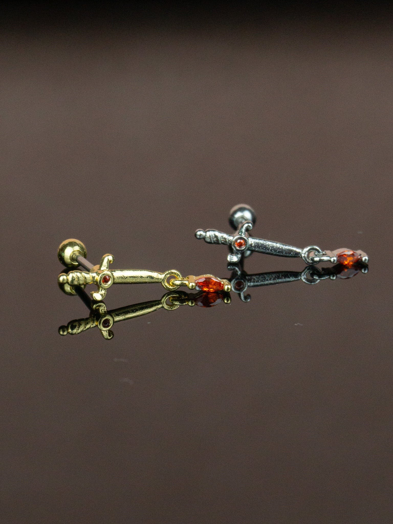 Taşlı Kılıç Toplu Tragus Helix Piercing