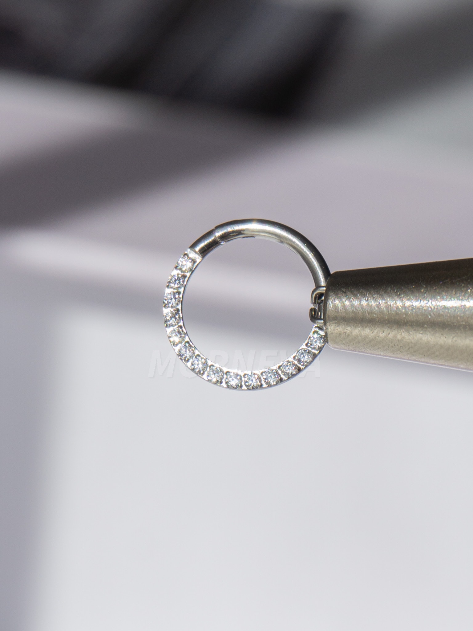 Cerrahi Çelik Yan Sıra Tam Tur Taşlı Klipsli Halka Septum Daith Piercingi (1 Adet)