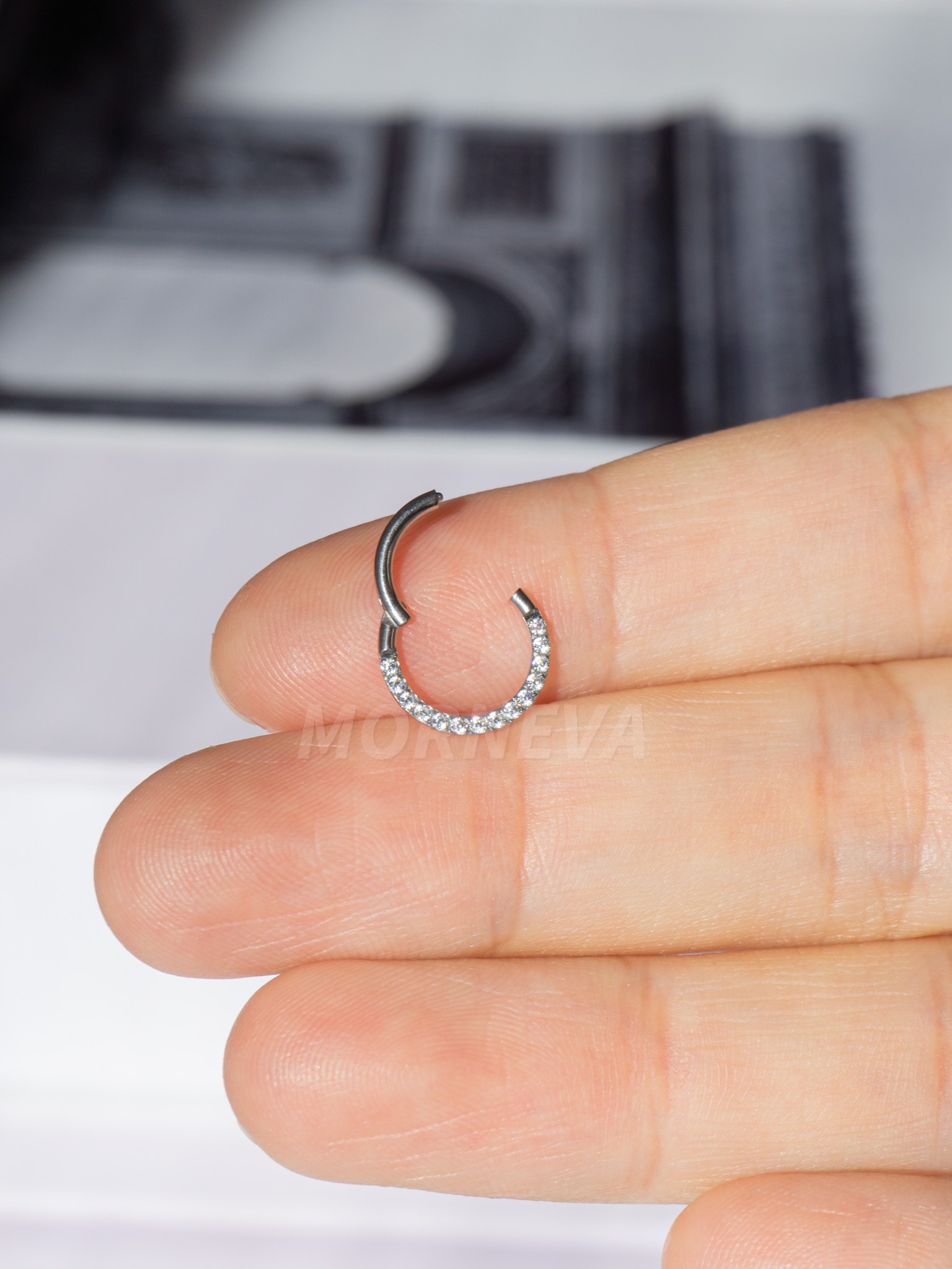 Cerrahi Çelik Yan Sıra Tam Tur Taşlı Klipsli Halka Septum Daith Piercingi (1 Adet)