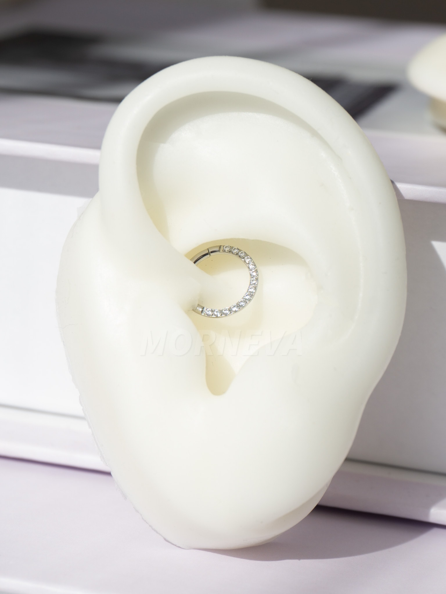 Cerrahi Çelik Yan Sıra Tam Tur Taşlı Klipsli Halka Septum Daith Piercingi (1 Adet)