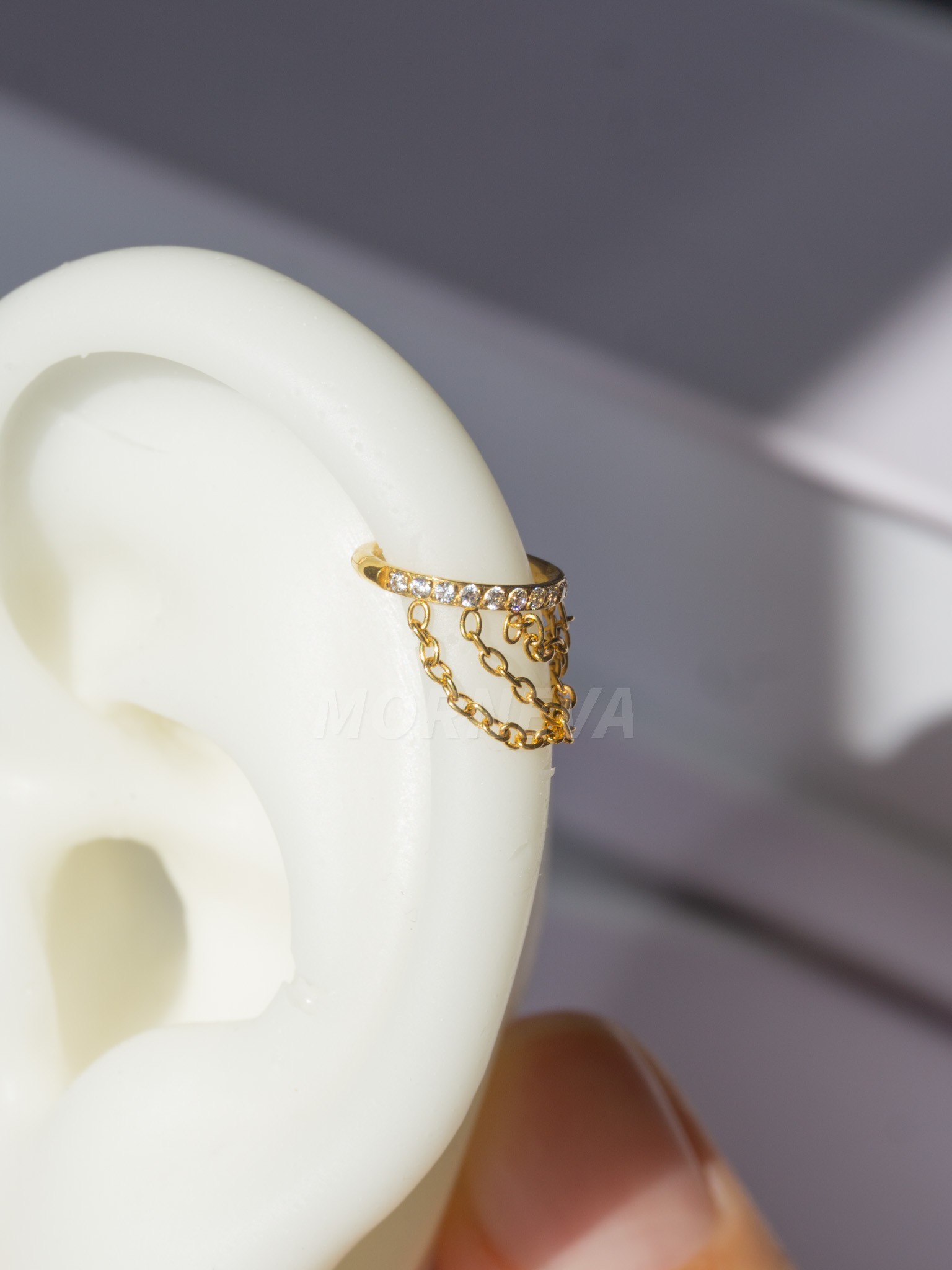 Titanyum Tam Tur Taşlı Halka Üç Sıra Zincir Sallantılı Helix Piercingi (1 Adet)