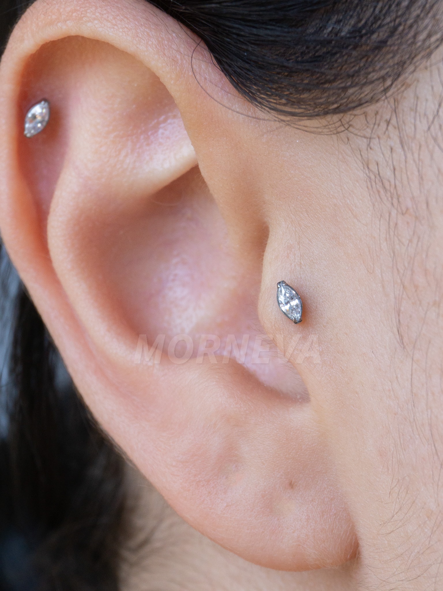 Titanyum Minik Badem Taşlı Kulak Dudak Labret Helix Conch Tragus Piercingi (1 Adet)