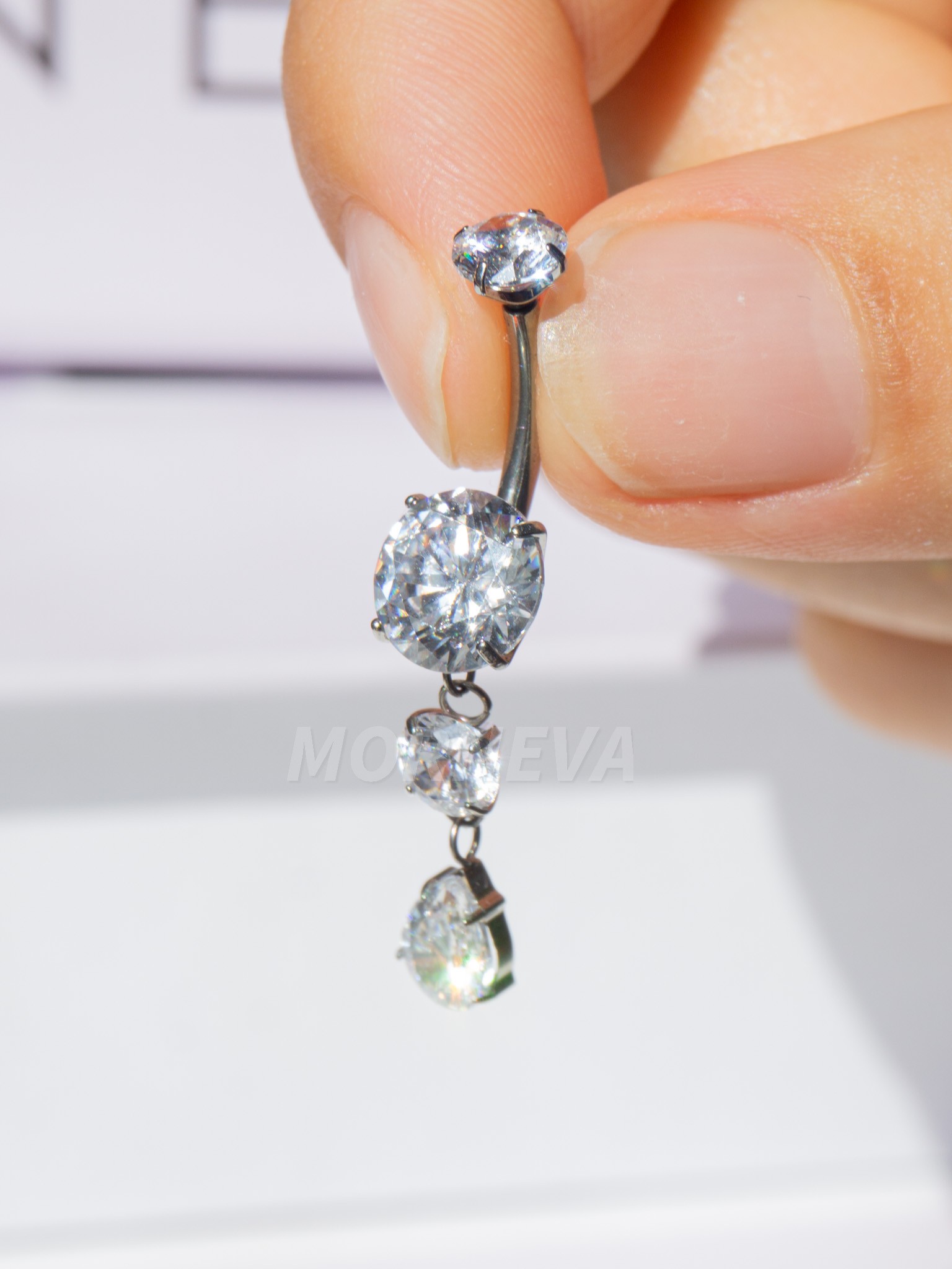 Titanyum Kristal Damla Taş Sallantılı Minimal Göbek Belly Piercingi
