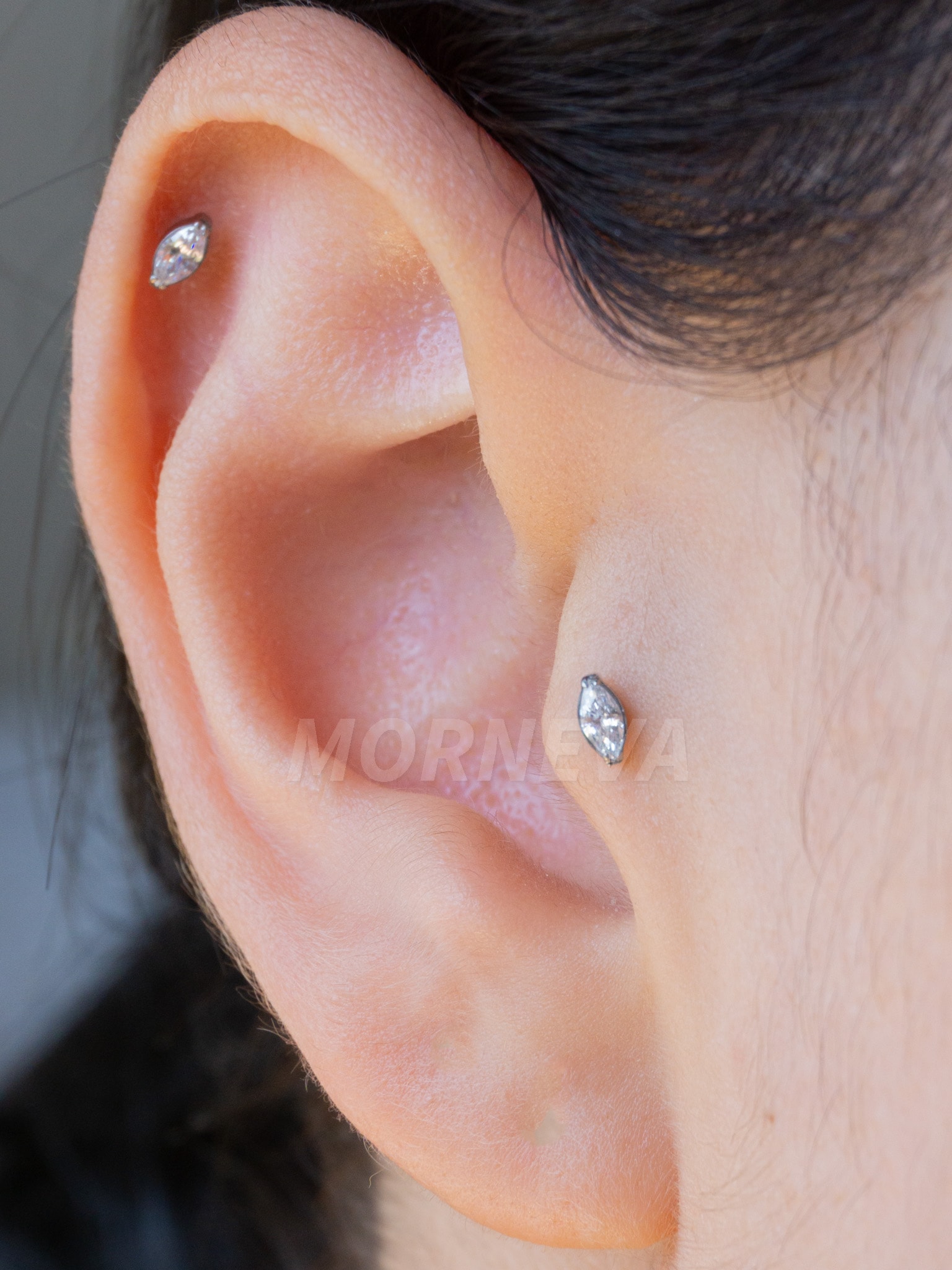 Titanyum Minik Badem Taşlı Kulak Dudak Labret Helix Conch Tragus Piercingi (1 Adet)