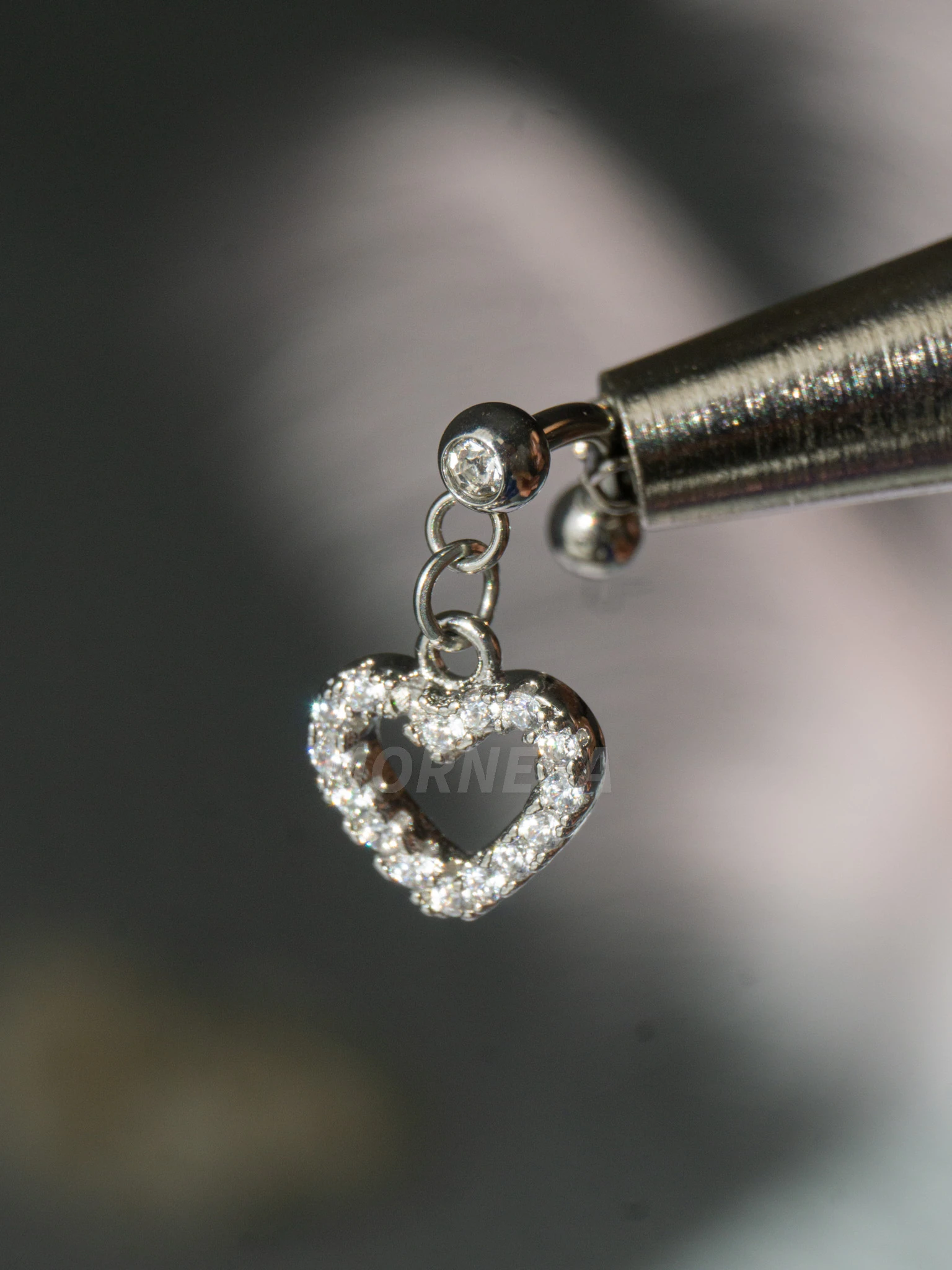 Sallantılı Çelik Rook Piercingi 8mm (1 Adet) - Kalp