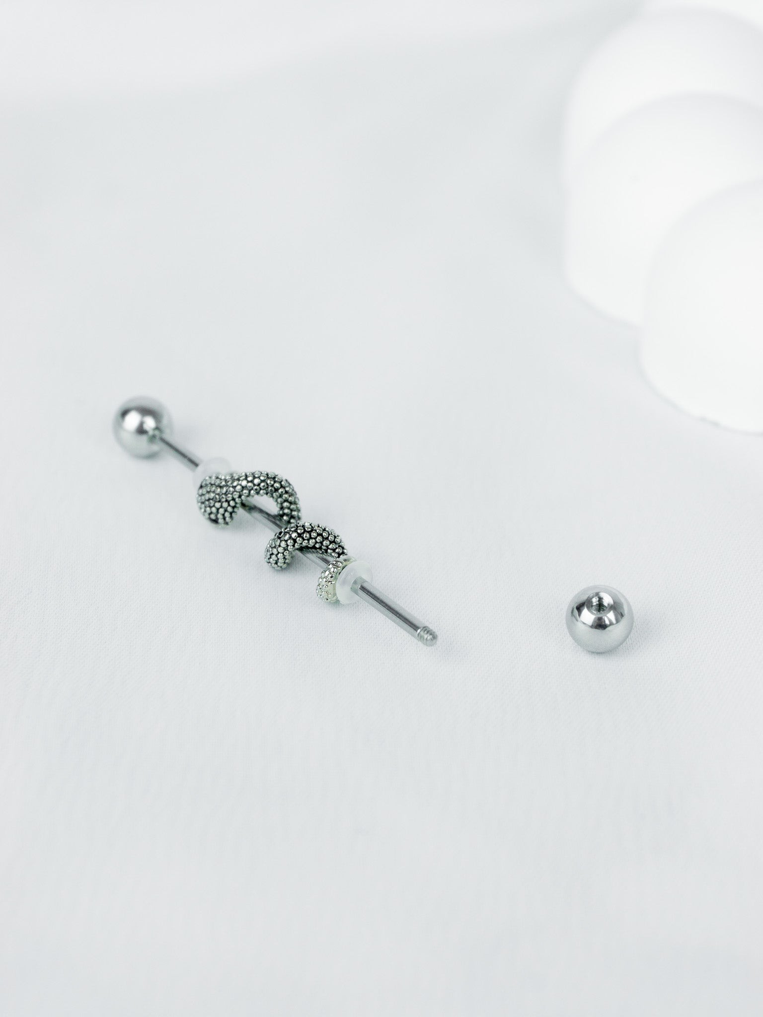 Hareketli Yılan Çelik Köprü İndustrial Piercingi