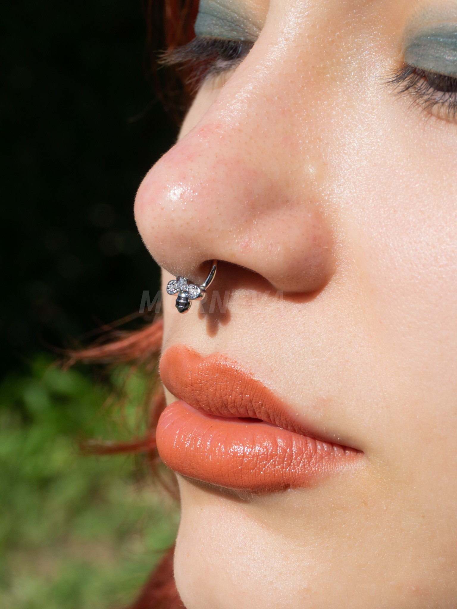 Cerrahi Çelik Arı Desenli Kilitli Halka Daith Septum Piercingi