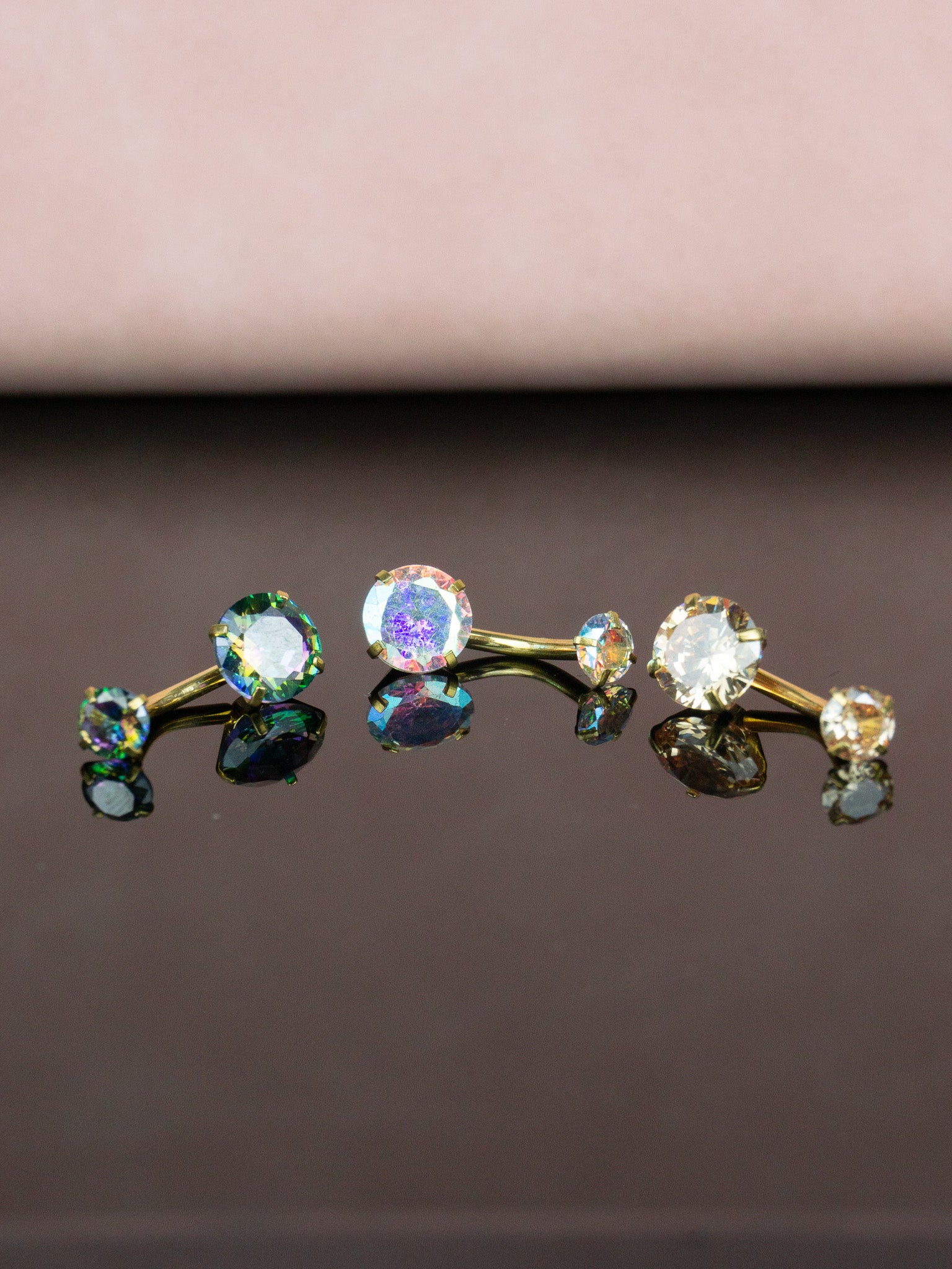 Orta Boy Daire Renkli Taş Çelik Göbek Piercing