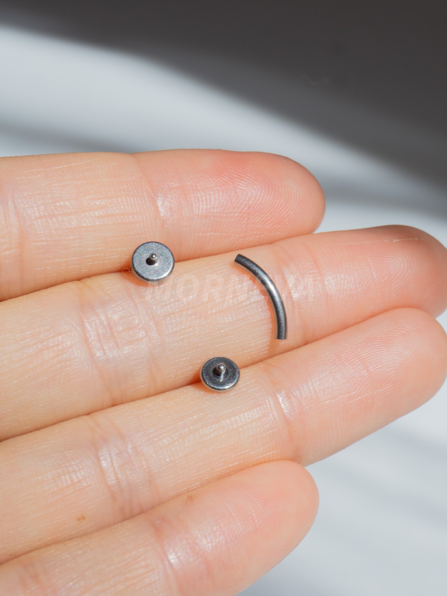 Titanyum Kristal Taş Uçan Göbek Ters Belly Piercingi 