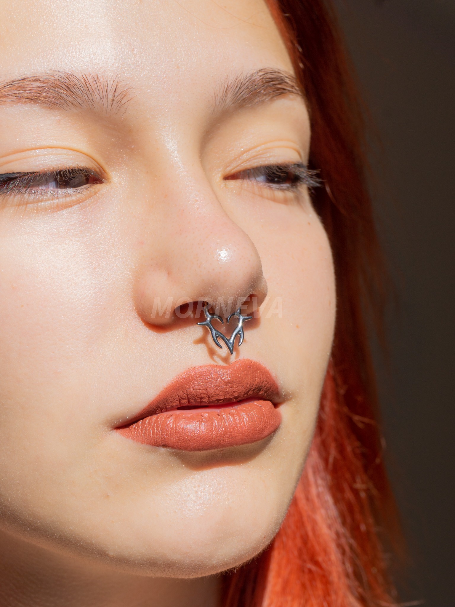 Titanyum Sivri Kalp Kilitli Halka Septum Burun Piercingi