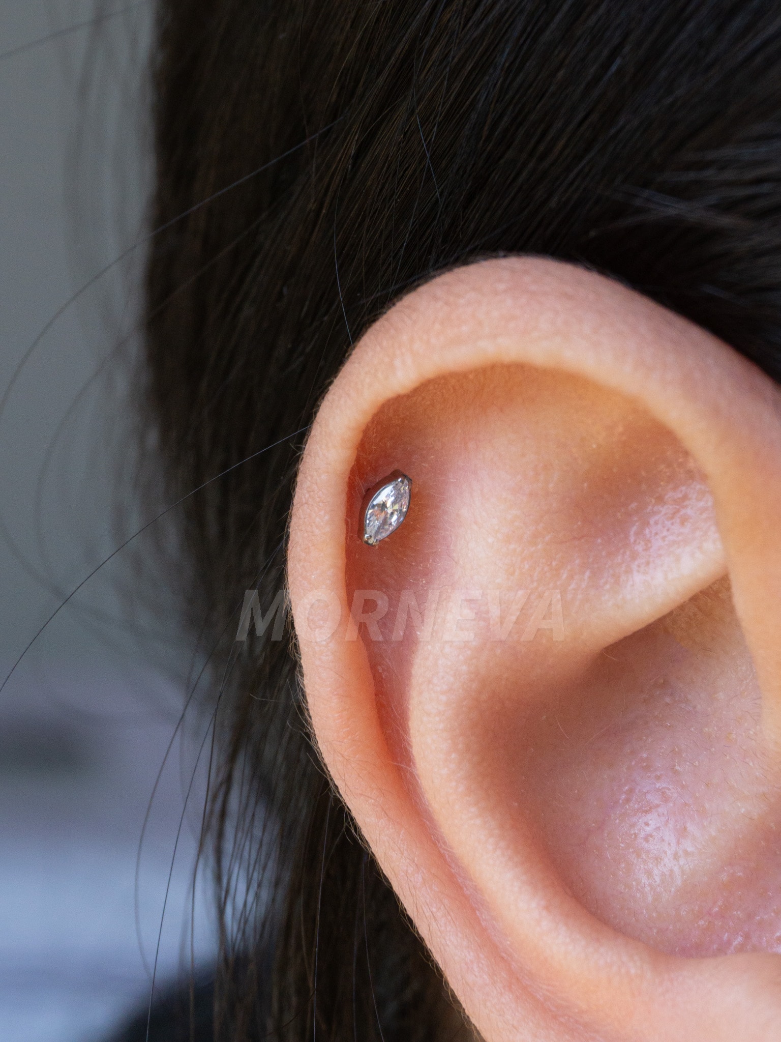 Titanyum Minik Badem Taşlı Kulak Dudak Labret Helix Conch Tragus Piercingi (1 Adet)
