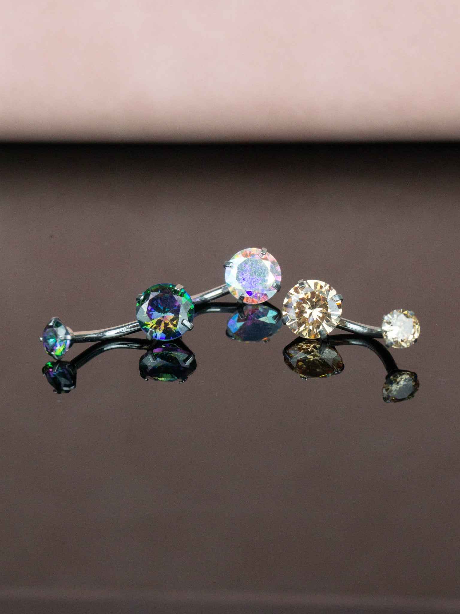 Orta Boy Daire Renkli Taş Çelik Göbek Piercing