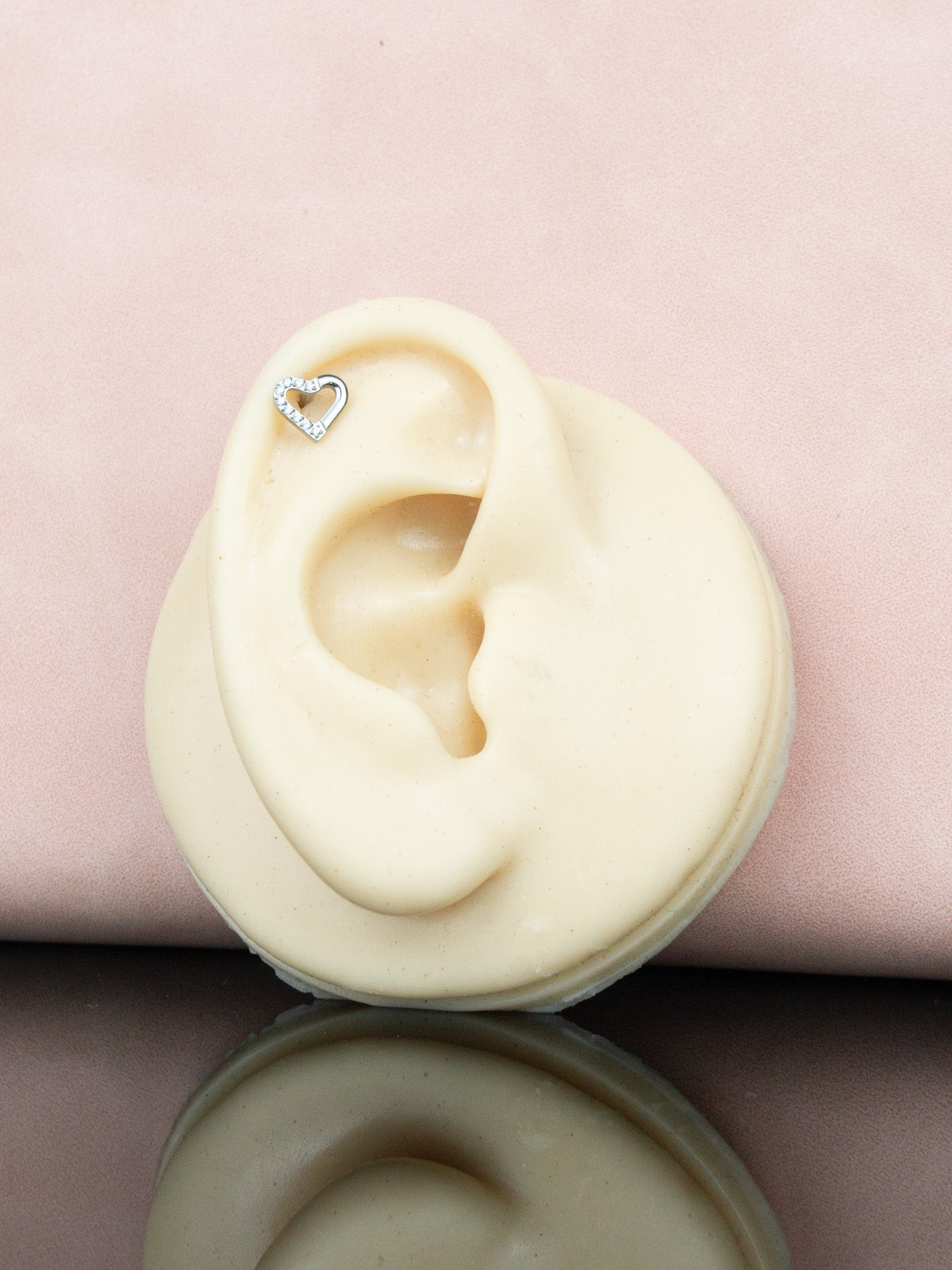 Titanyum Yarısı Taşlı Kalp Düz Labret Tragus Piercing