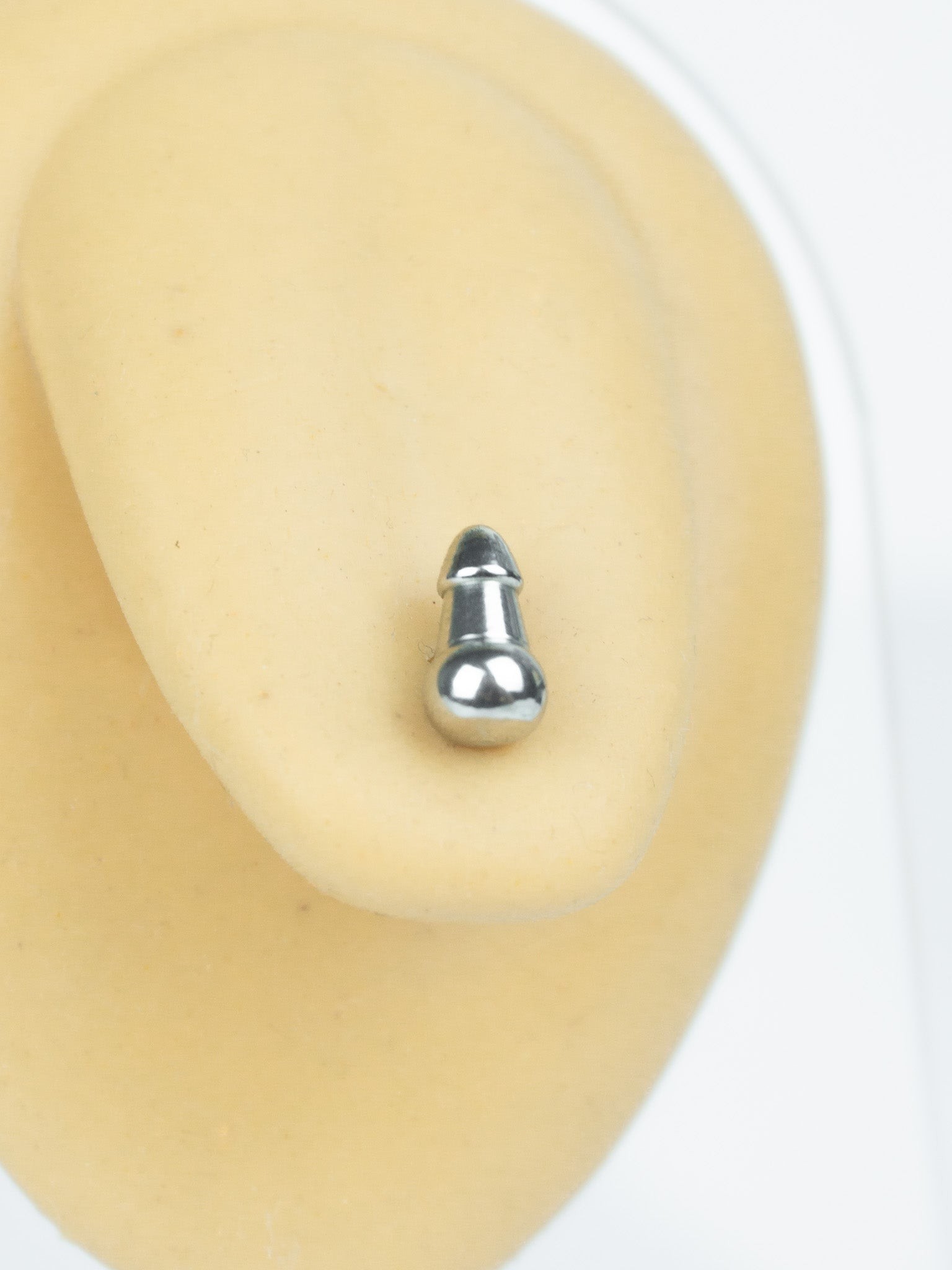 Çelik Dil Piercing