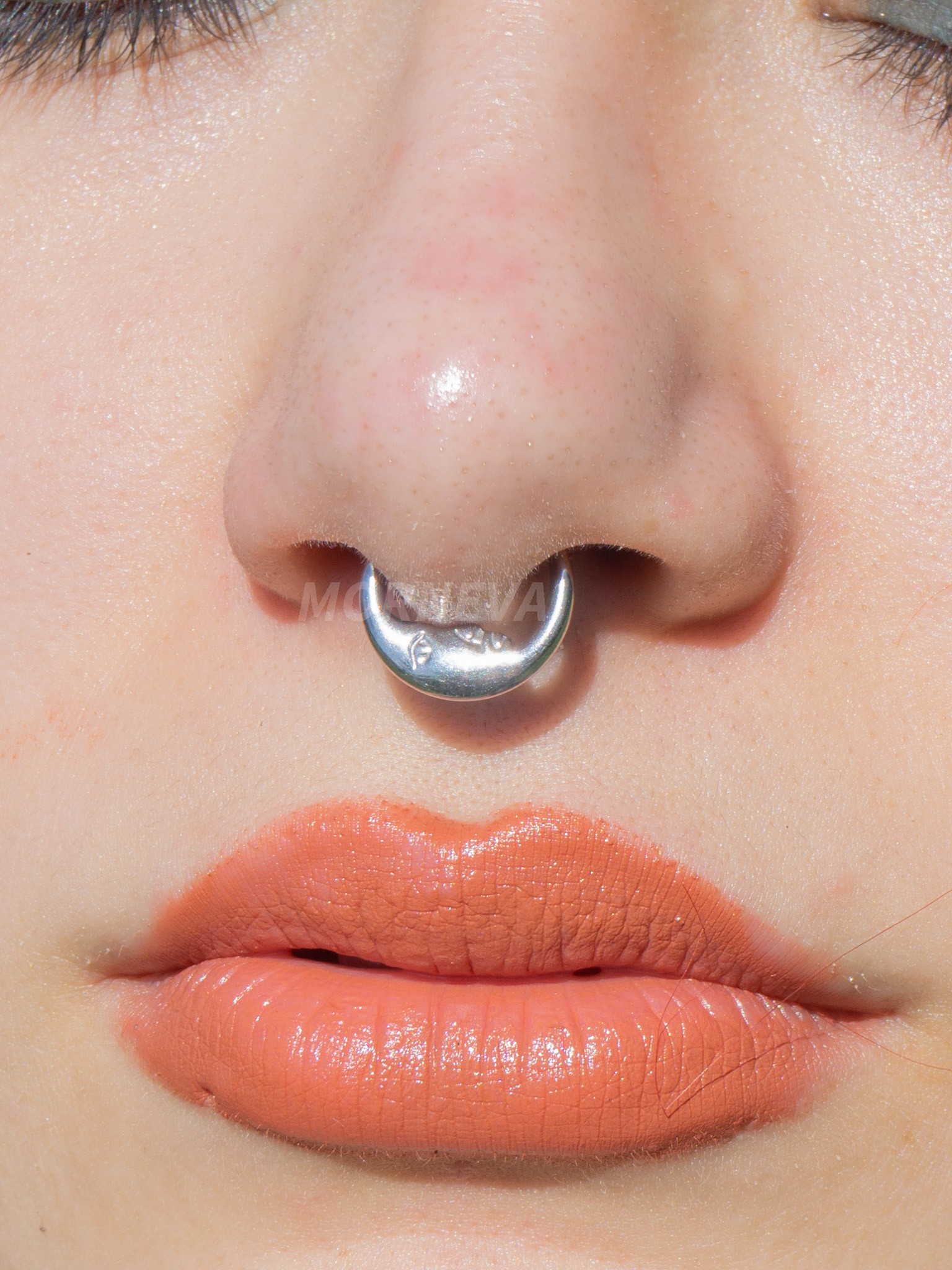 Cerrahi Çelik Ay Yüz Septum Kilitli Halka Daith Kulak Piercingi (Sağ-Sol Kulak İçin Uygun)