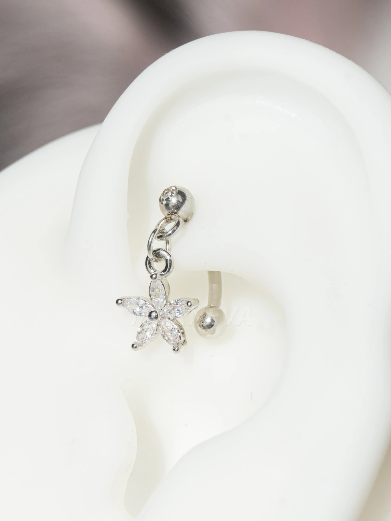 Sallantılı Çelik Rook Piercingi 8mm (1 Adet) - Çiçek