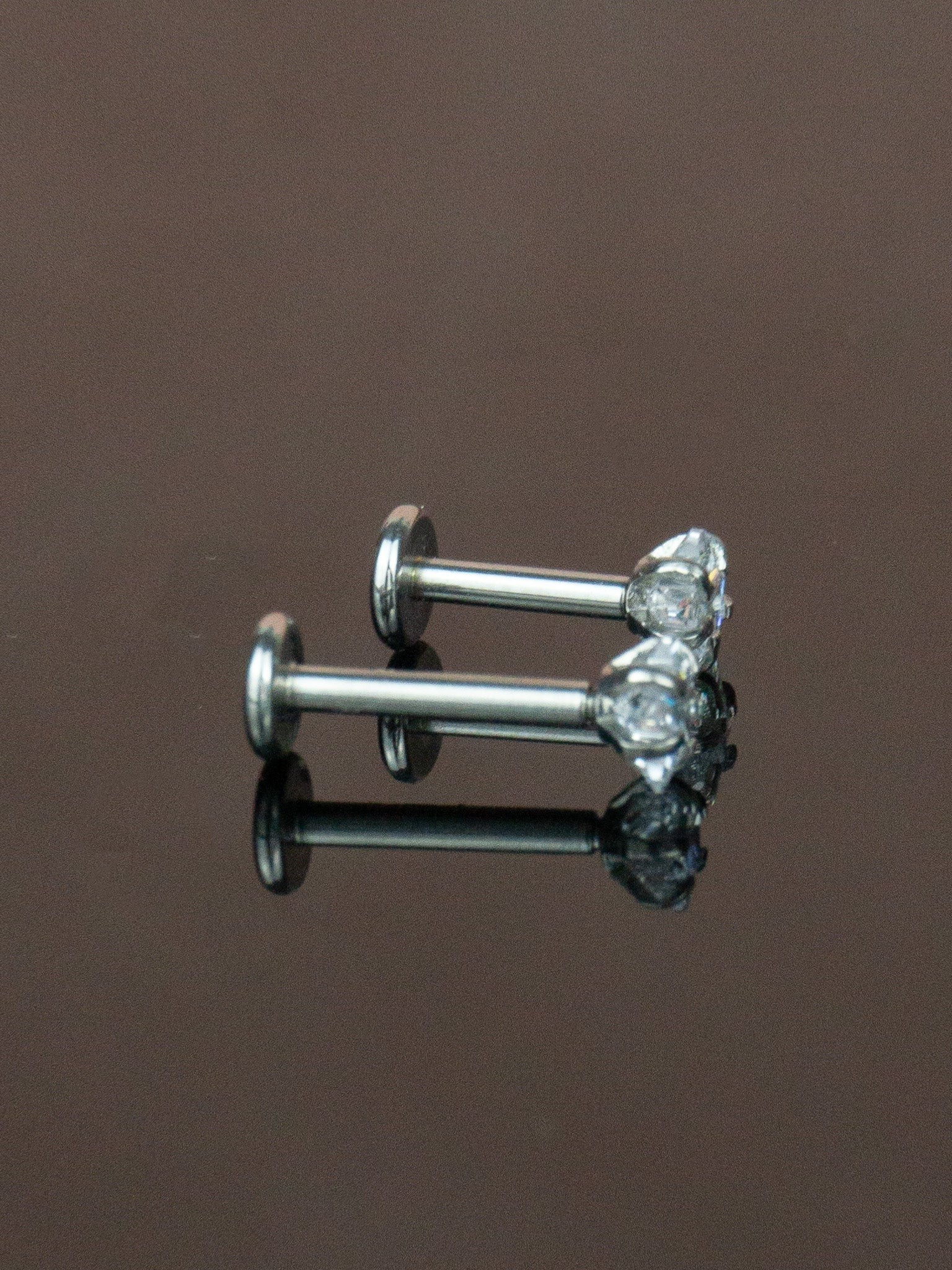 Beyaz Yıldız 4mm Taş Tragus Labret Piercing