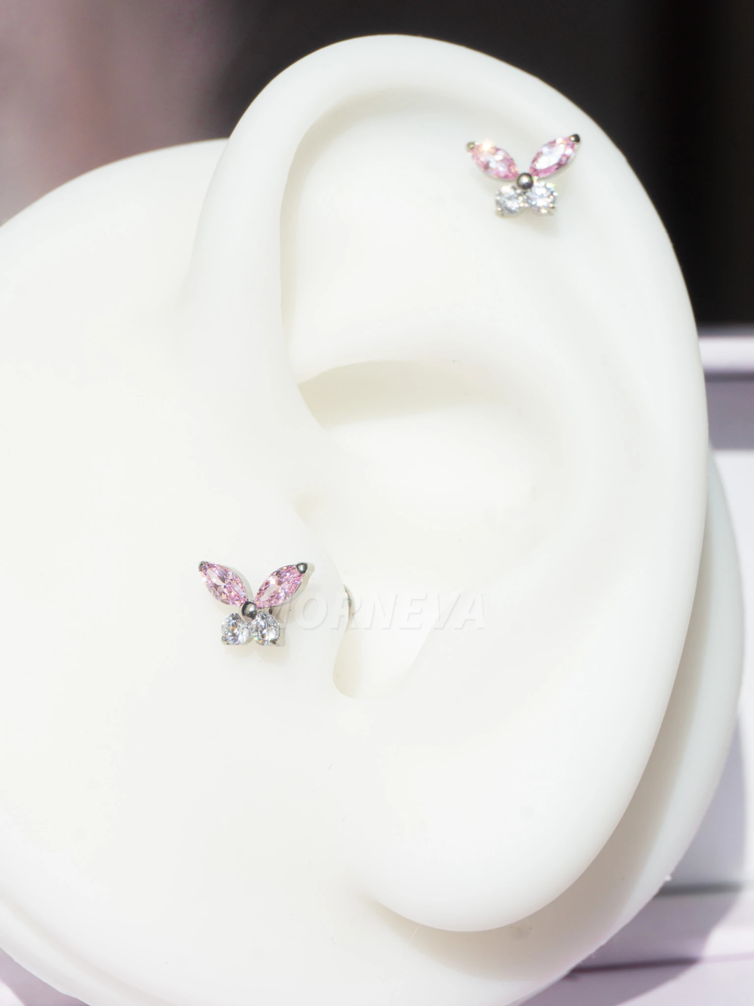 Titanyum Kristal Taşlı Kelebek Tragus Helix Conch Kıkırdak Kulak Piercingi (1 Adet) - Pembe