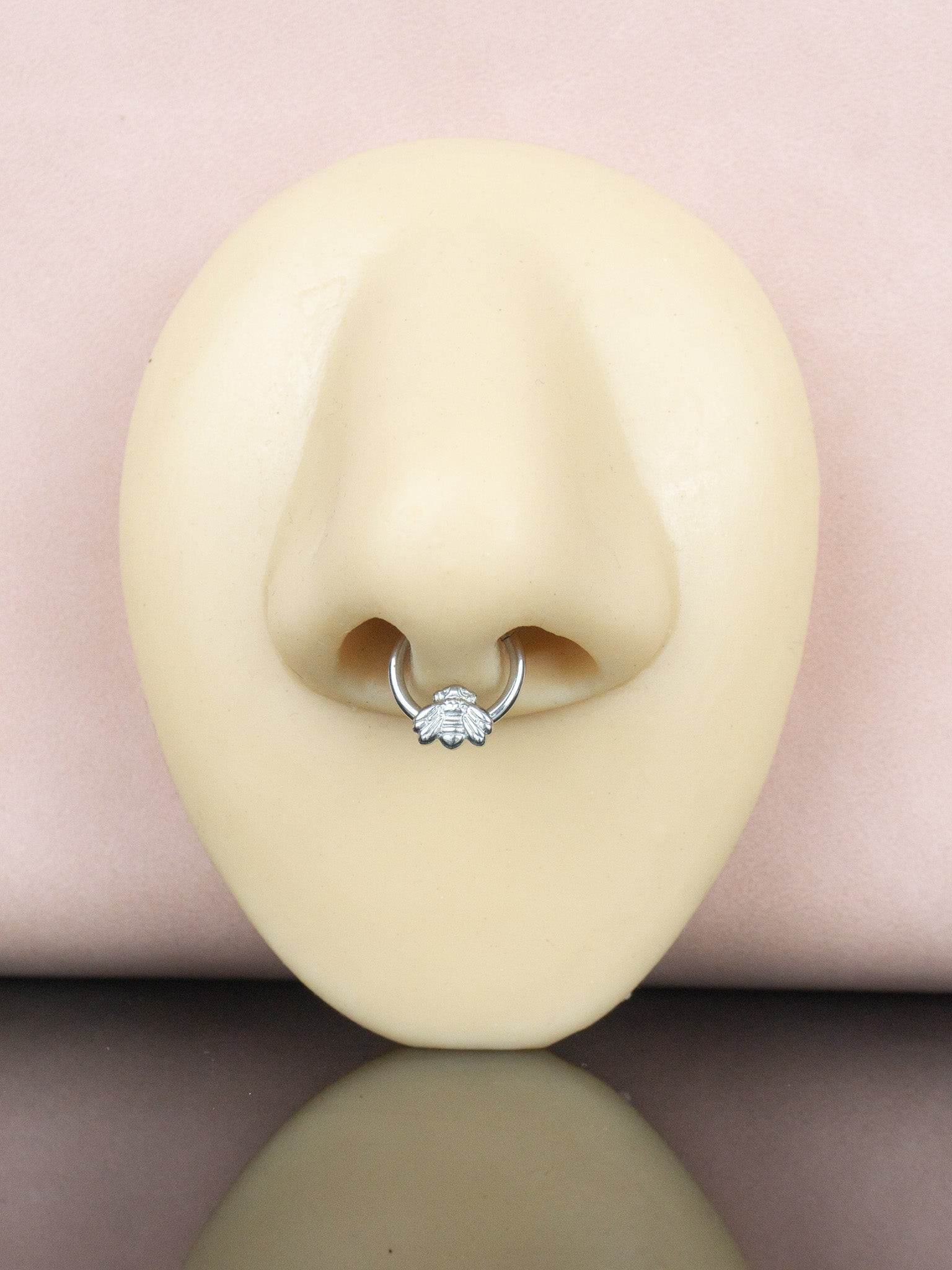 Taşsız Arı Kilitli Halka Piercing