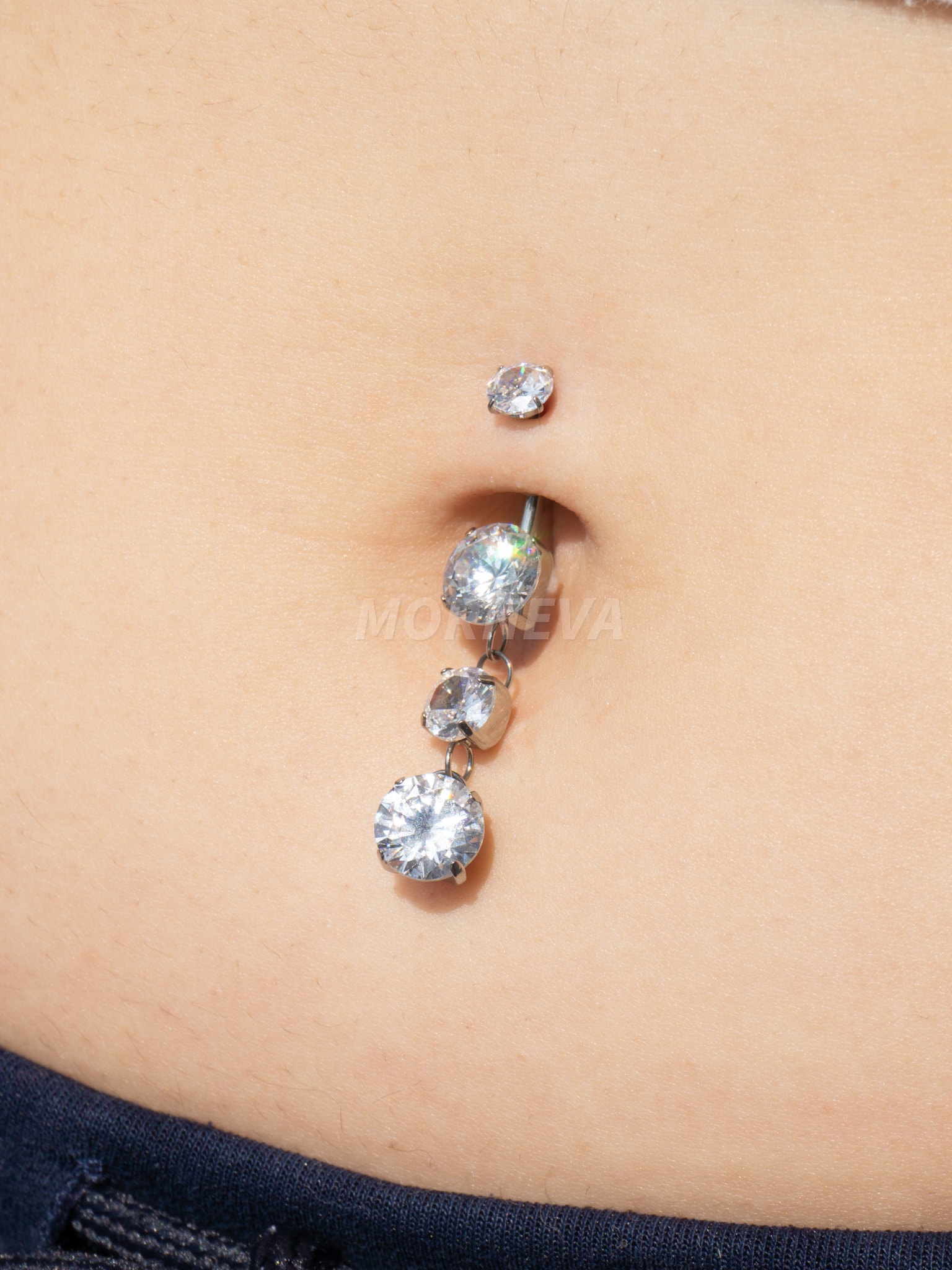 Titanyum Kristal Daire Taş Sallantılı Minimal Göbek Belly Piercingi