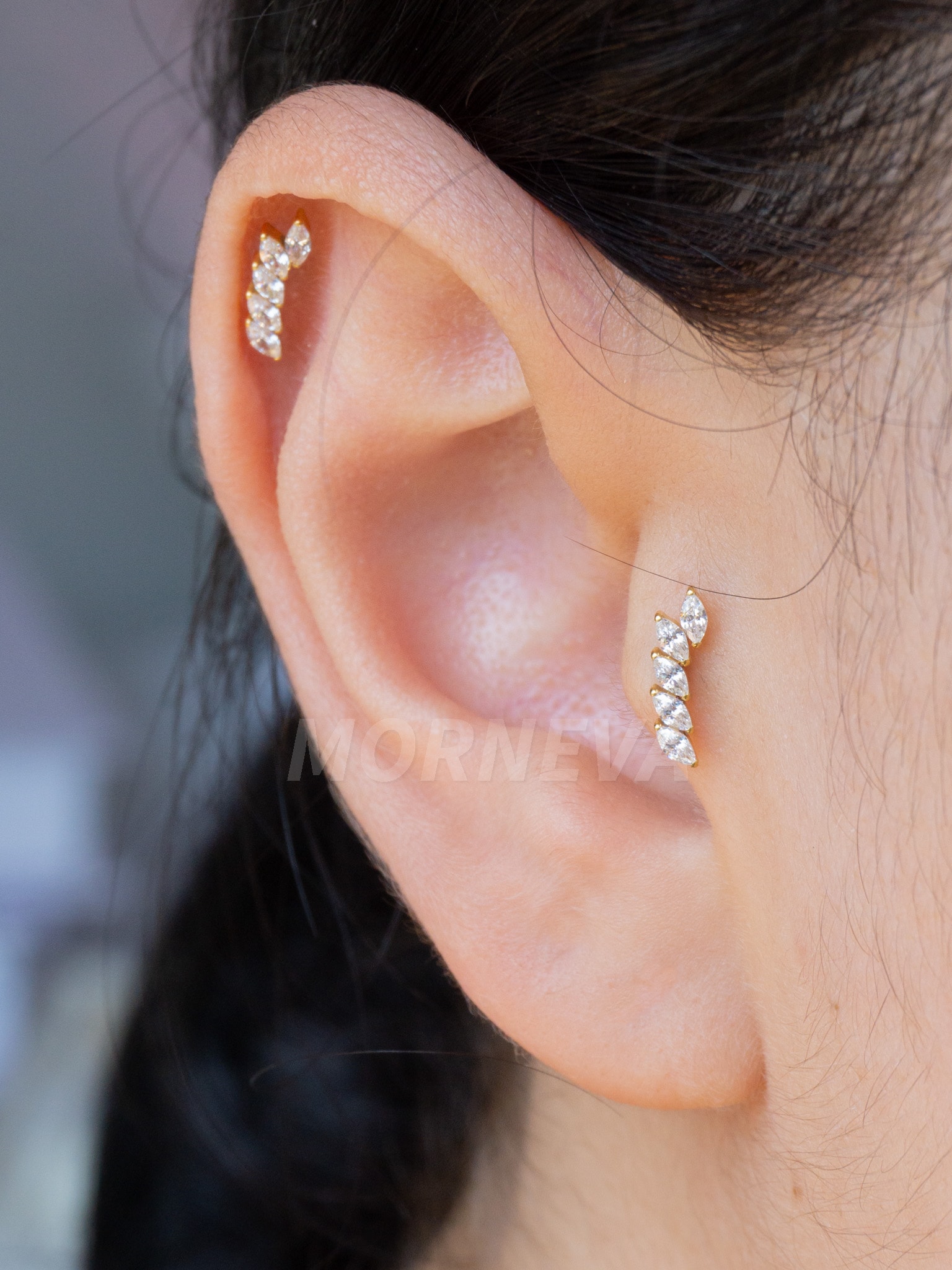 Titanyum Minimal Sıralı Badem Taşlar Kulak Tragus Helix Conch Piercingi (1 Adet) - Altın