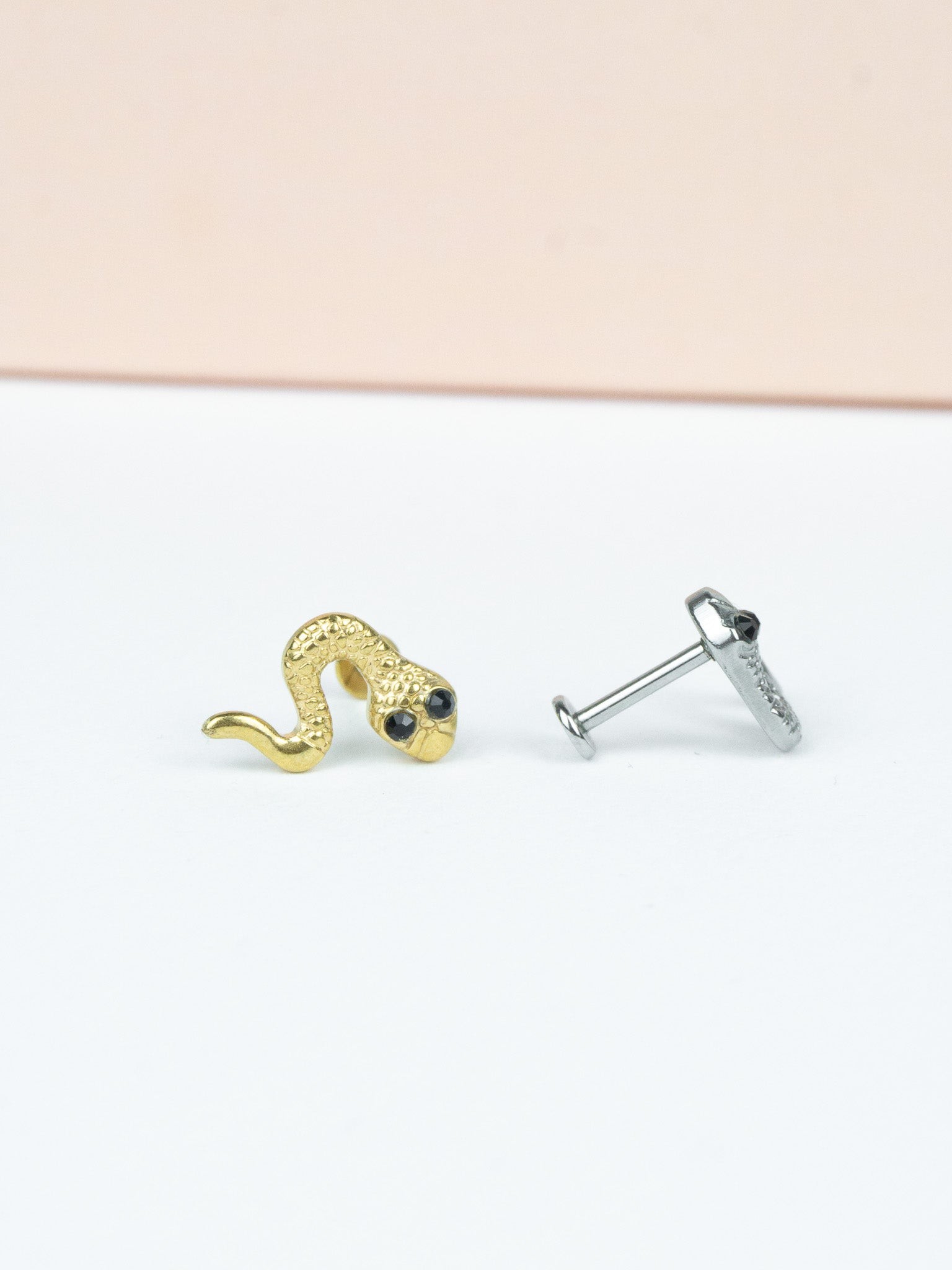Yılan Şekilli Piercing Düz Arka Tragus