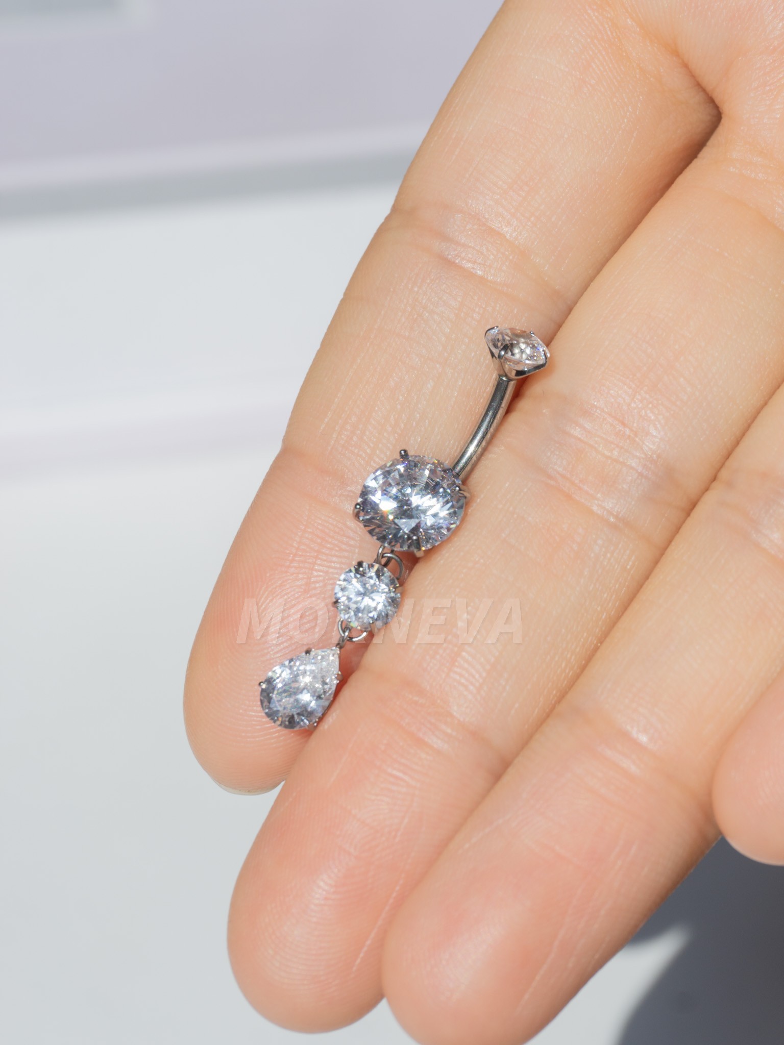 Titanyum Kristal Damla Taş Sallantılı Minimal Göbek Belly Piercingi