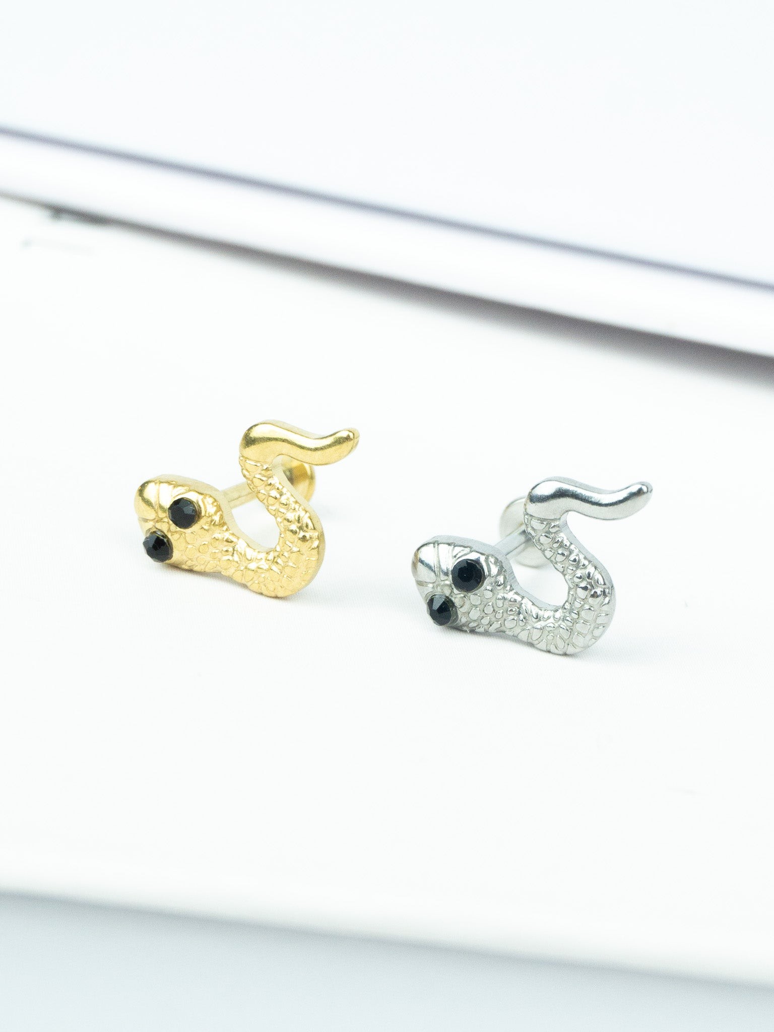 Yılan Şekilli Piercing Düz Arka Tragus