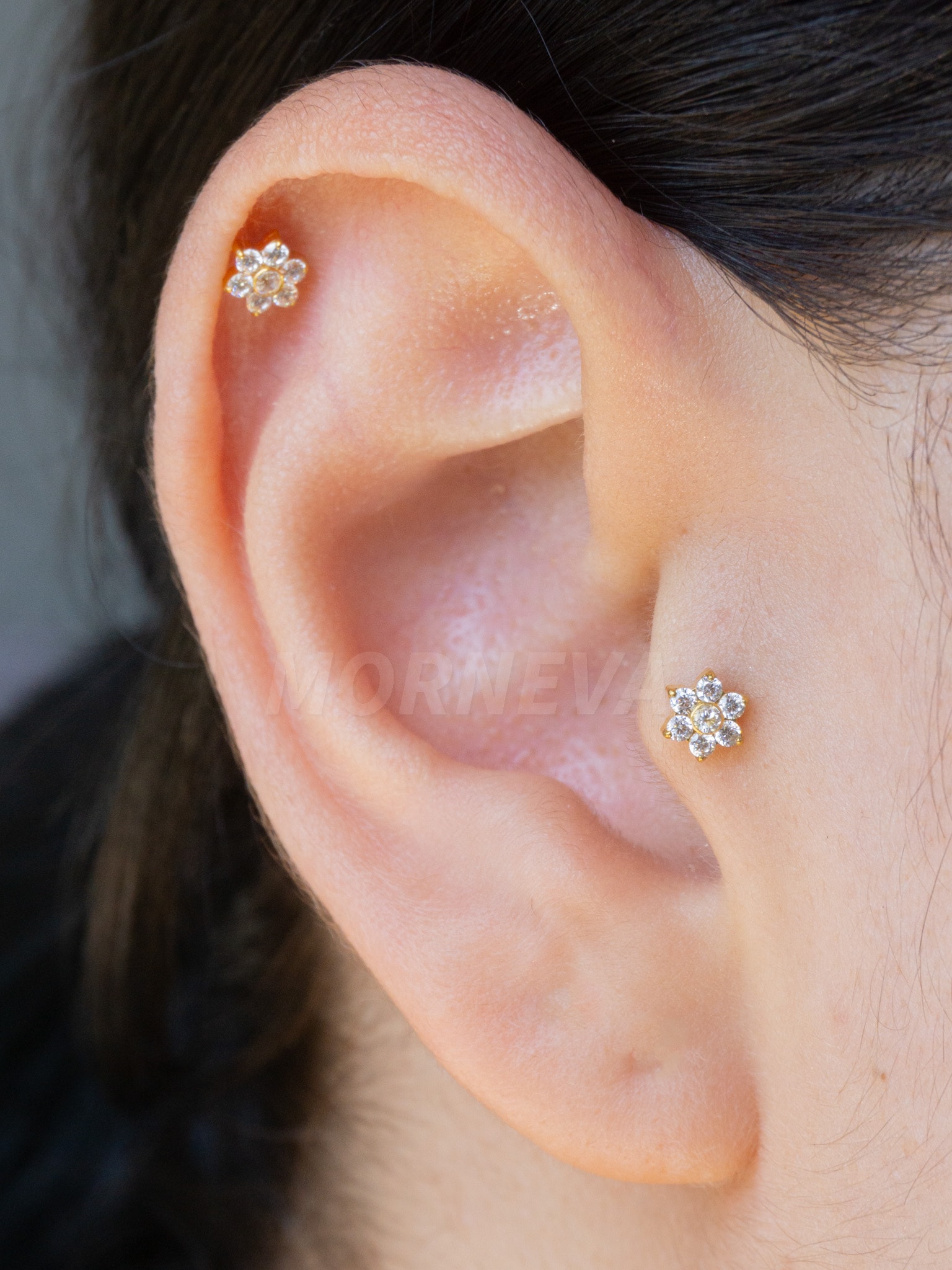 Titanyum Taşlı Çiçek Kıkırdak Kulak Helix Conch Tragus Piercingi (1 Adet) - Altın