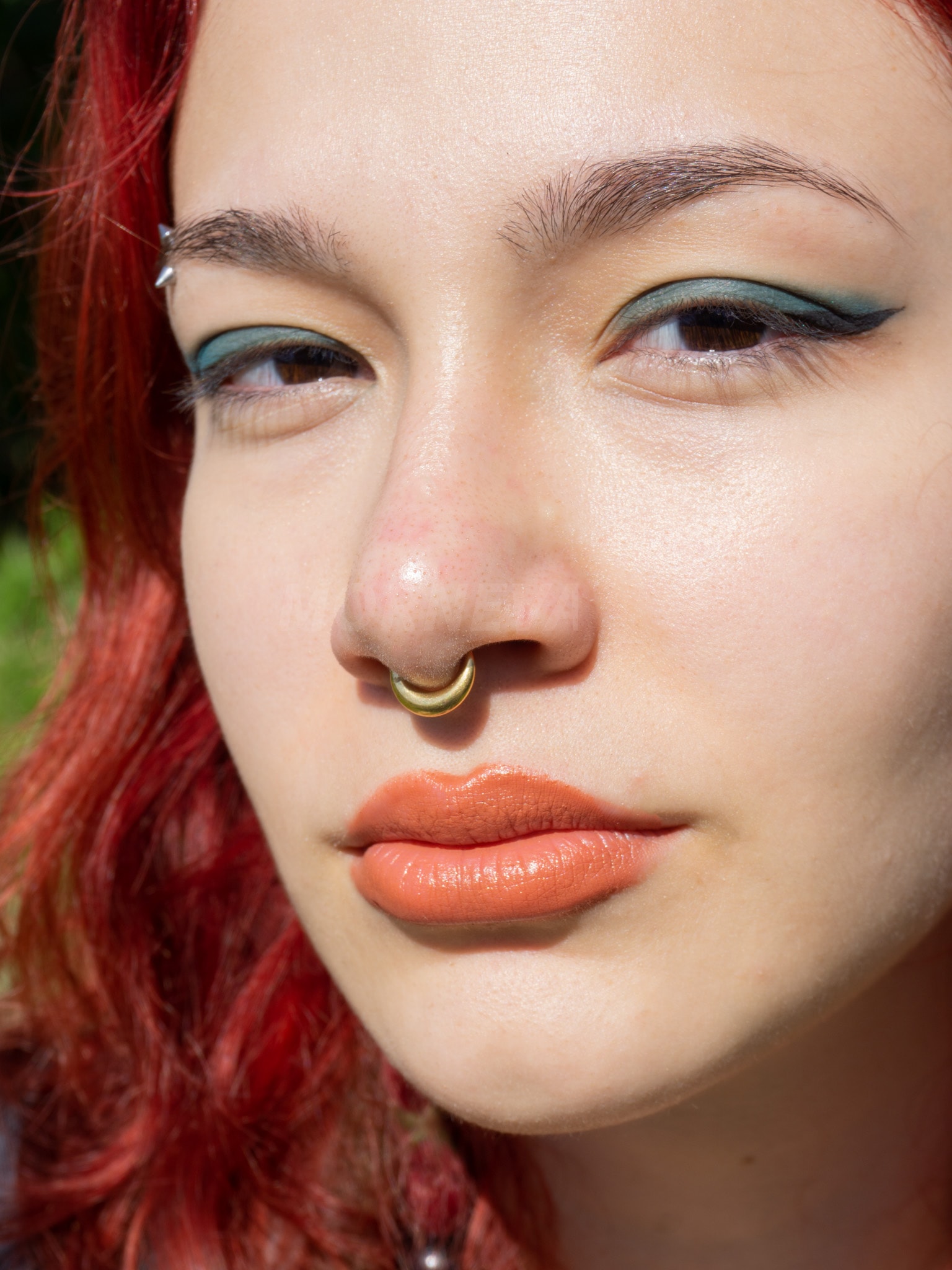 Titanyum | Kalın Gibi Gözüken Ama İnce Kilitli Halka Daith Septum Piercingi