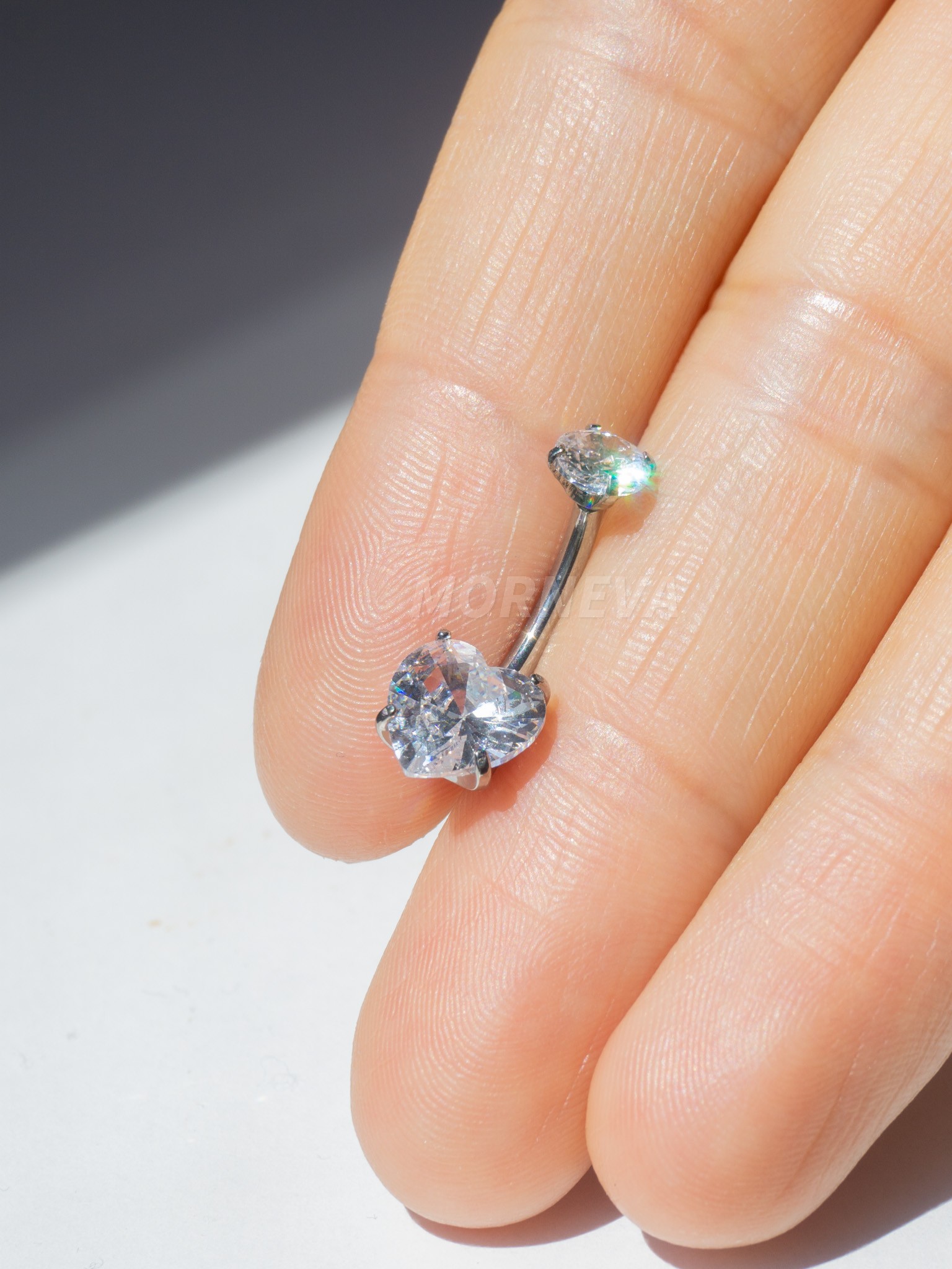 Titanyum Kristal Kalp Taşlı Minimal Göbek Belly Piercingi