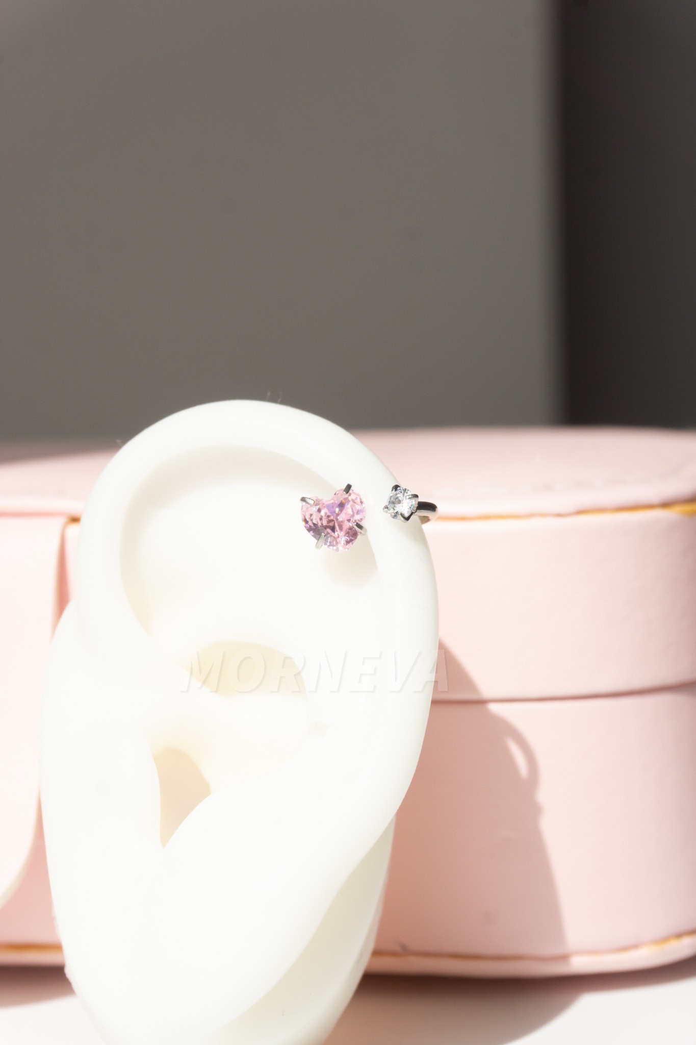 Hello Kitty Kristal Kalp Minimal Taş Çelik Helix Piercingi Küpe (1 Adet)