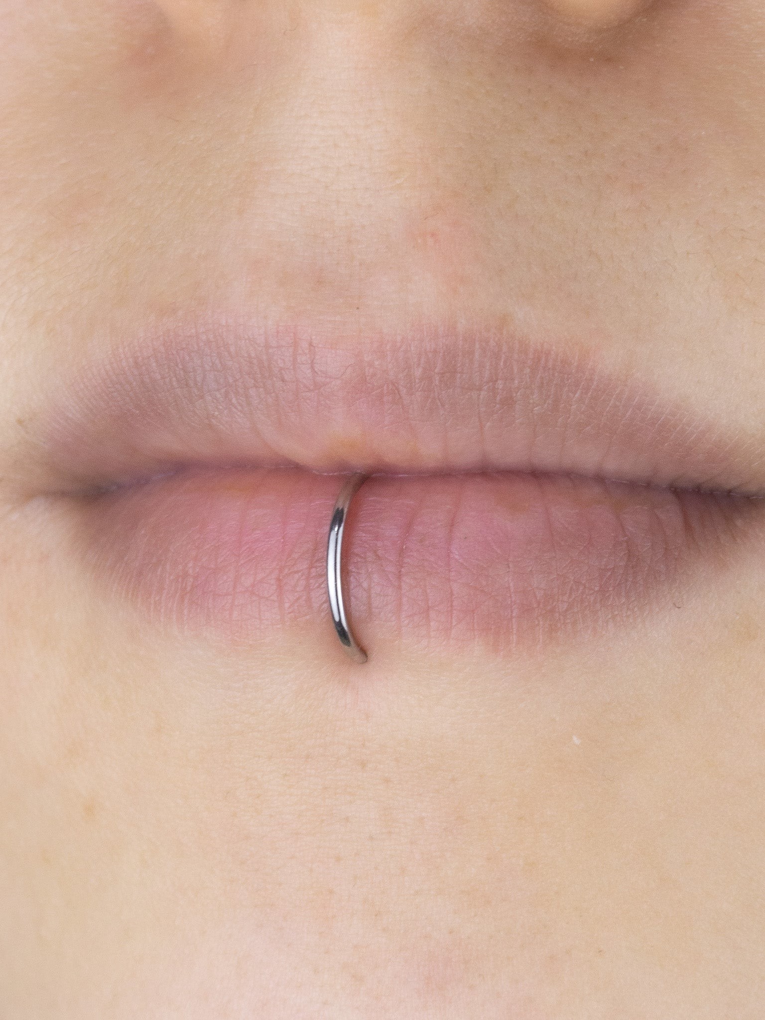 Basic Halka Dudak Sıkıştırma Sahte Piercing