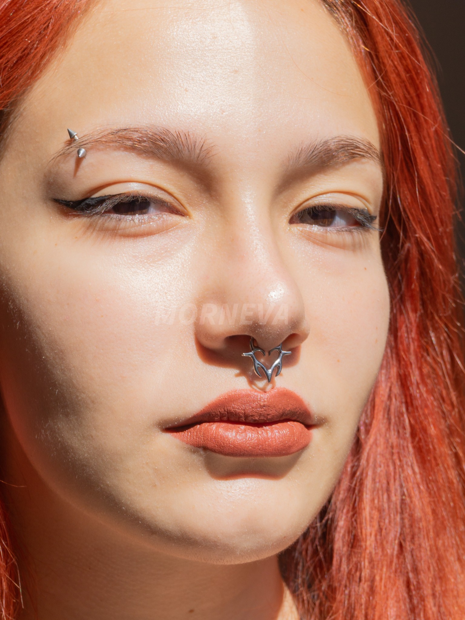 Titanyum Sivri Kalp Kilitli Halka Septum Burun Piercingi