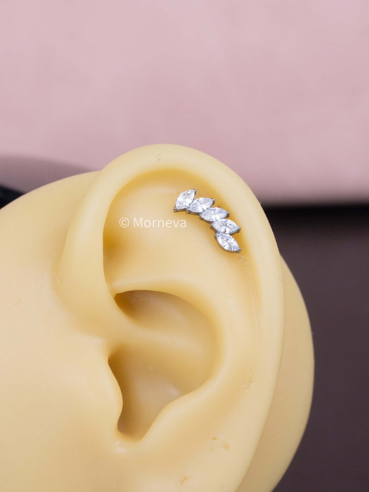 Titanyum Sıralı Taşlar Conch Helix Lobe Kulak Piercingi Küpe ( 1 Adet )